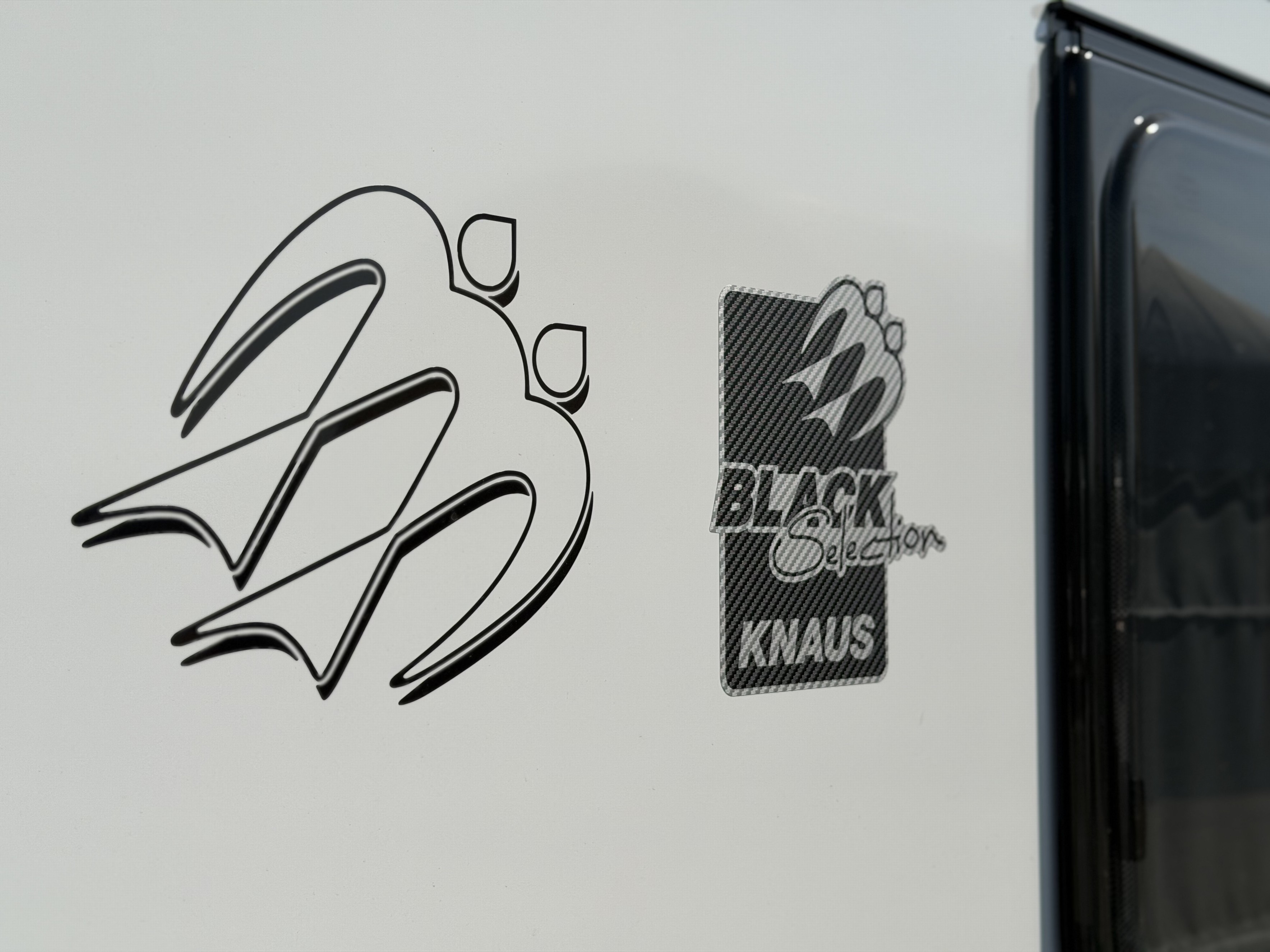 KNAUS SUDWIND 460 EU Black Selection