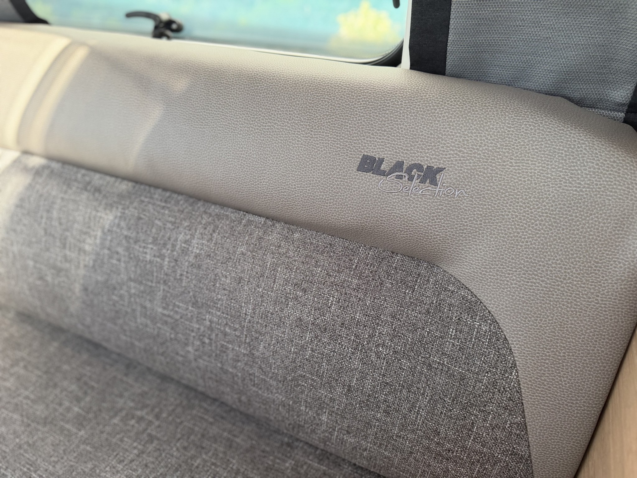KNAUS SUDWIND 460 EU Black Selection