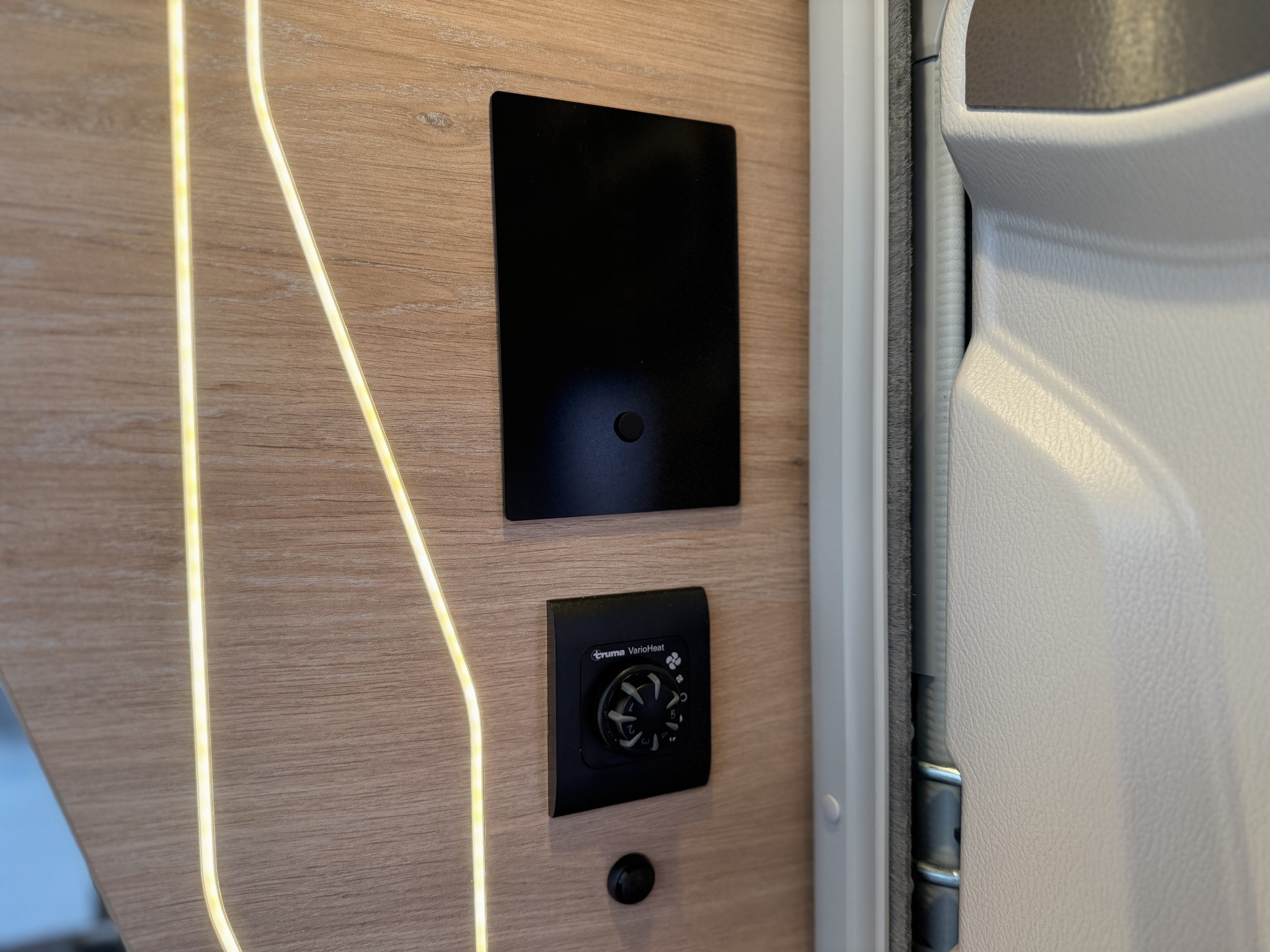 KNAUS SUDWIND 460 EU Black Selection