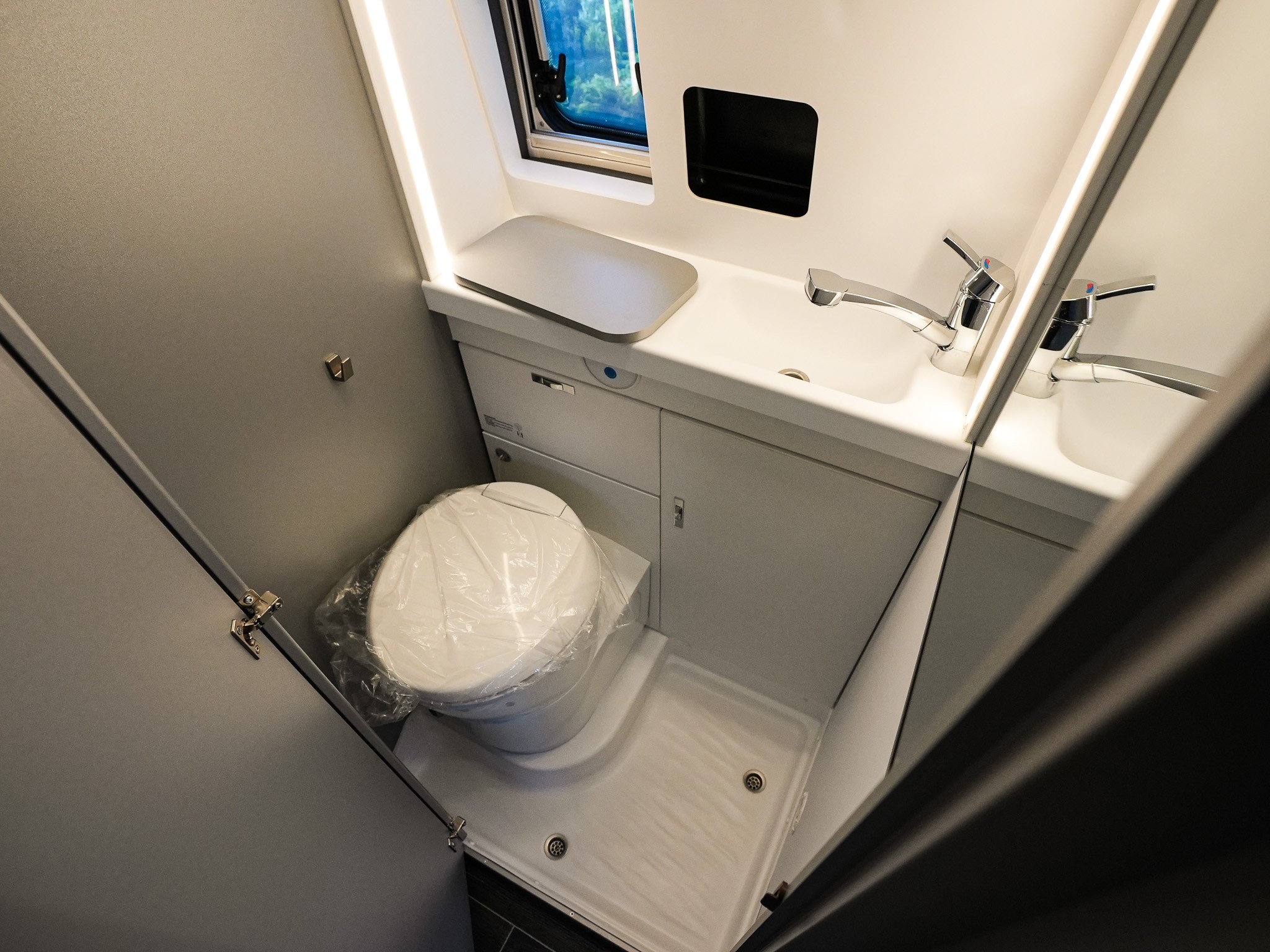 WEINSBERG CaraBus Grey 630 ME Edit. Fire