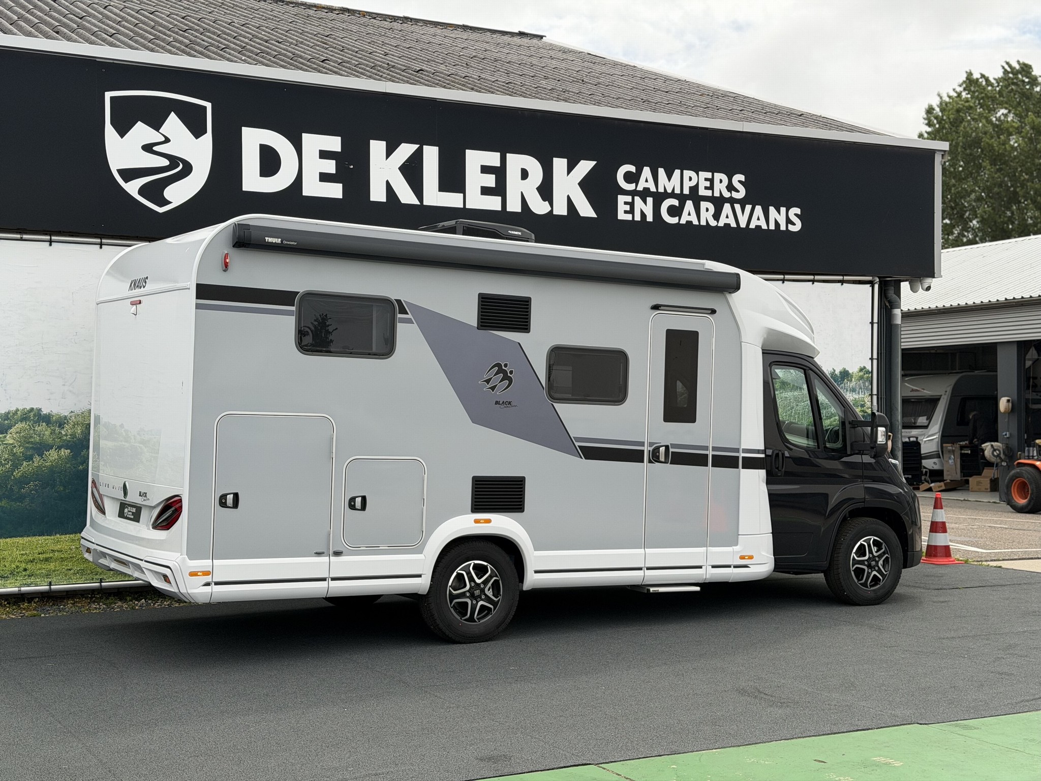 KNAUS Live Wave 650 MEG Black Select