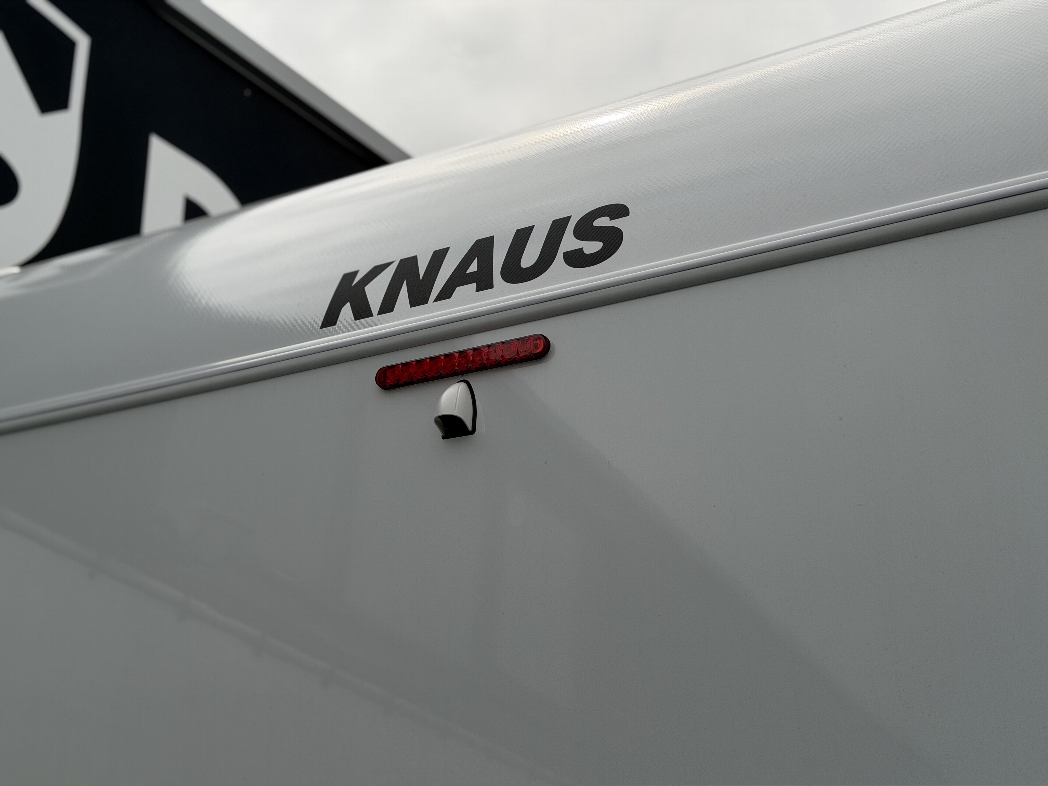 KNAUS Live Wave 650 MEG Black Select