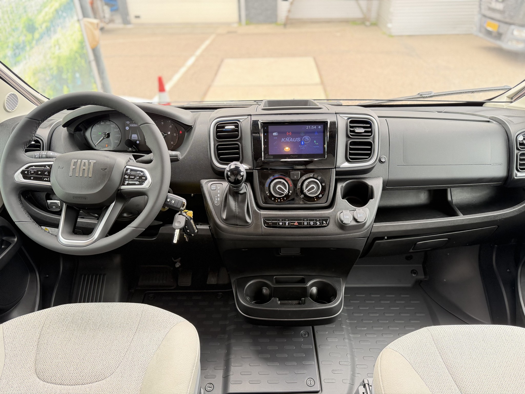 KNAUS Live Wave 650 MEG Black Select