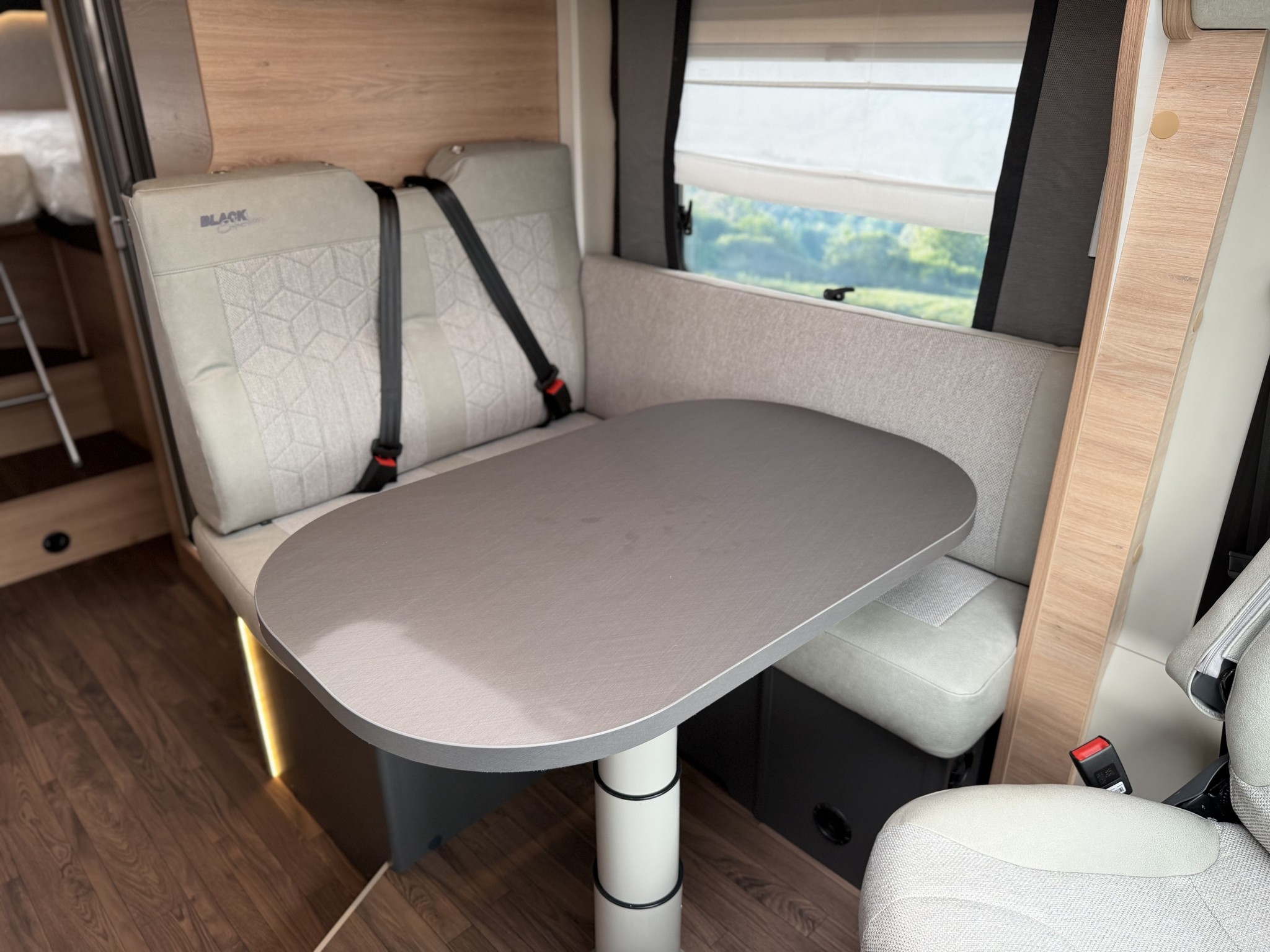 KNAUS Live Wave 650 MEG Black Select