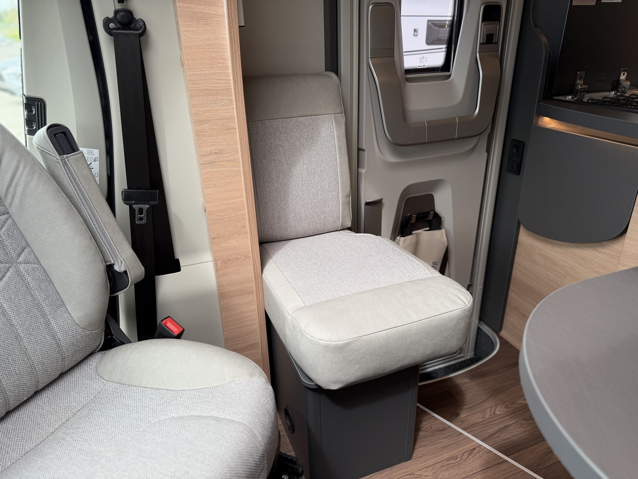 KNAUS Live Wave 650 MEG Black Select