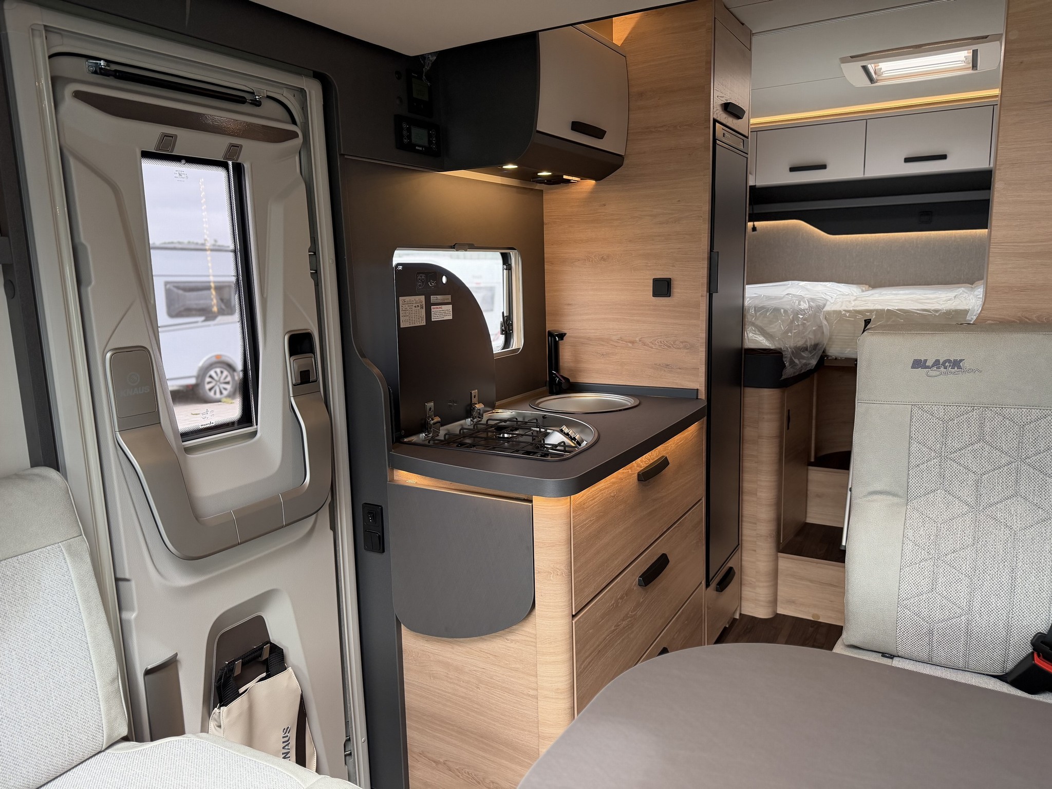KNAUS Live Wave 650 MEG Black Select
