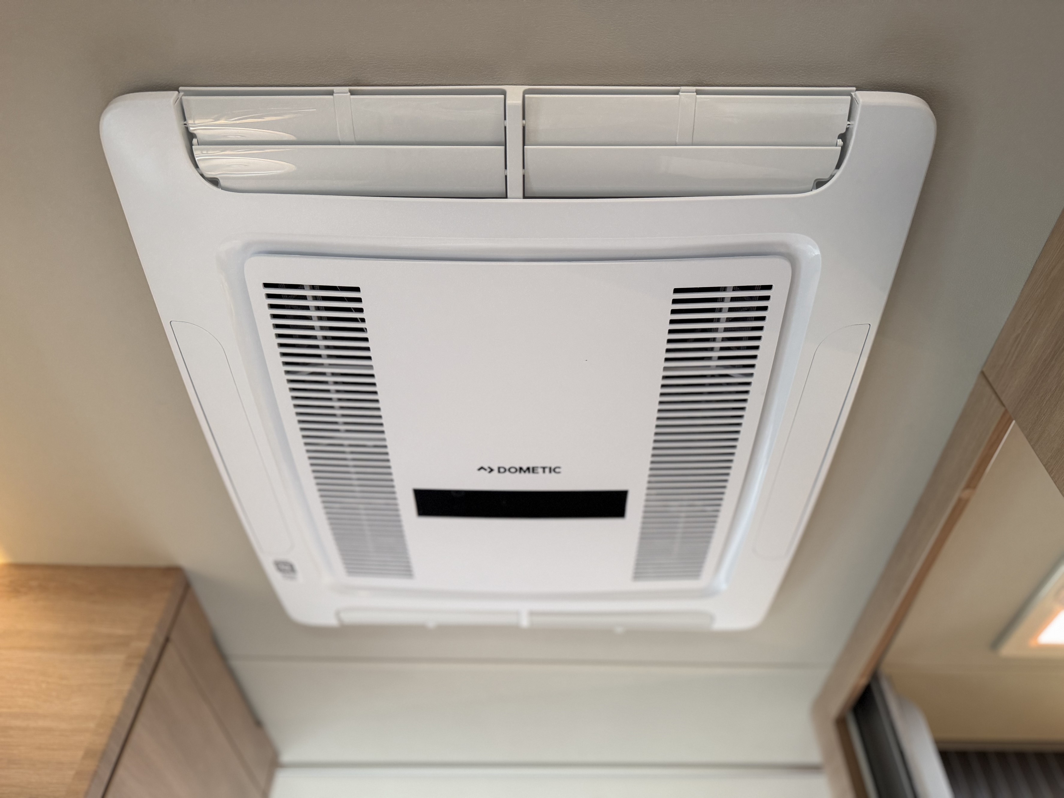 KNAUS Live Wave 650 MEG Black Select