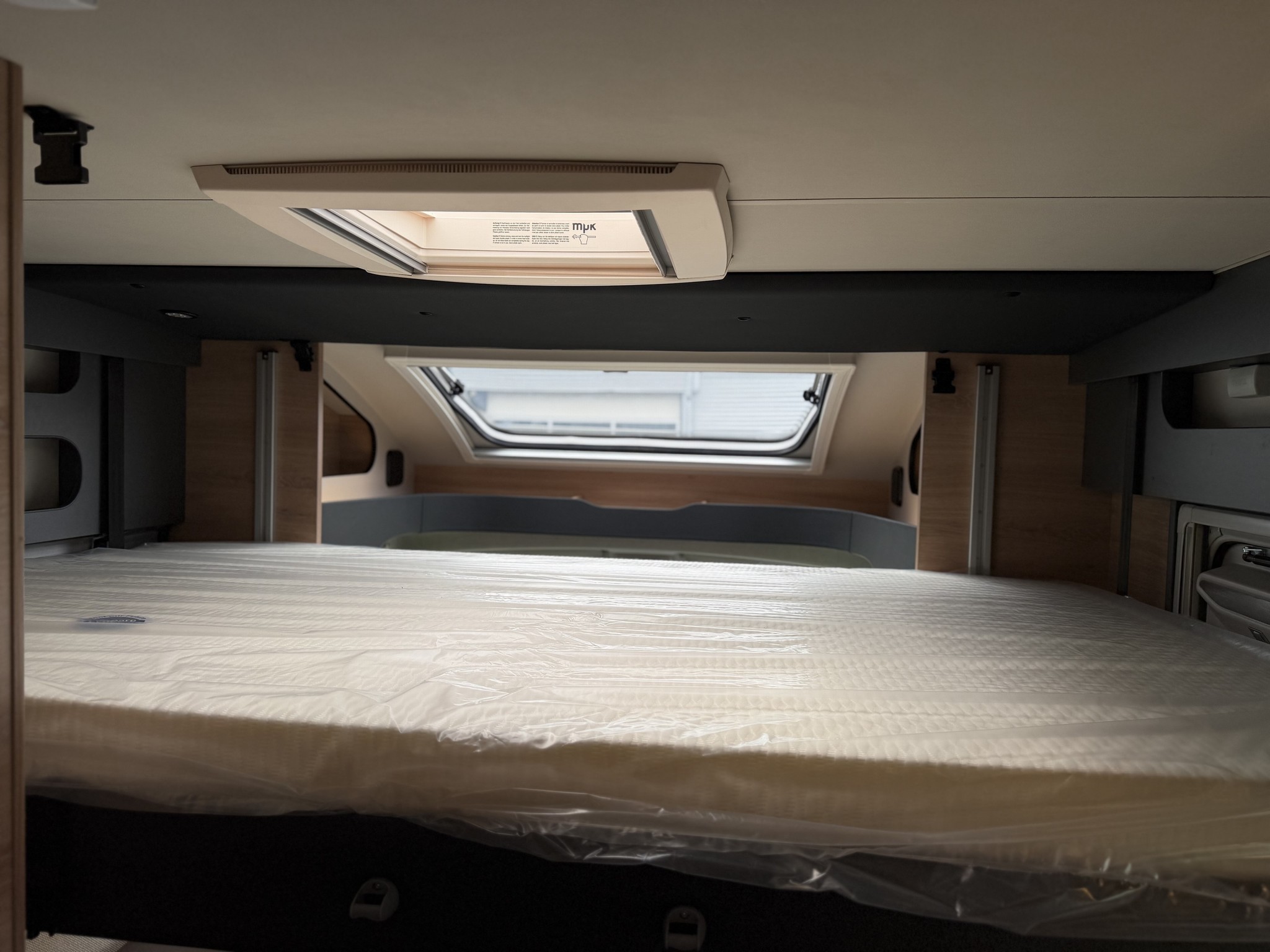 KNAUS Live Wave 650 MEG Black Select