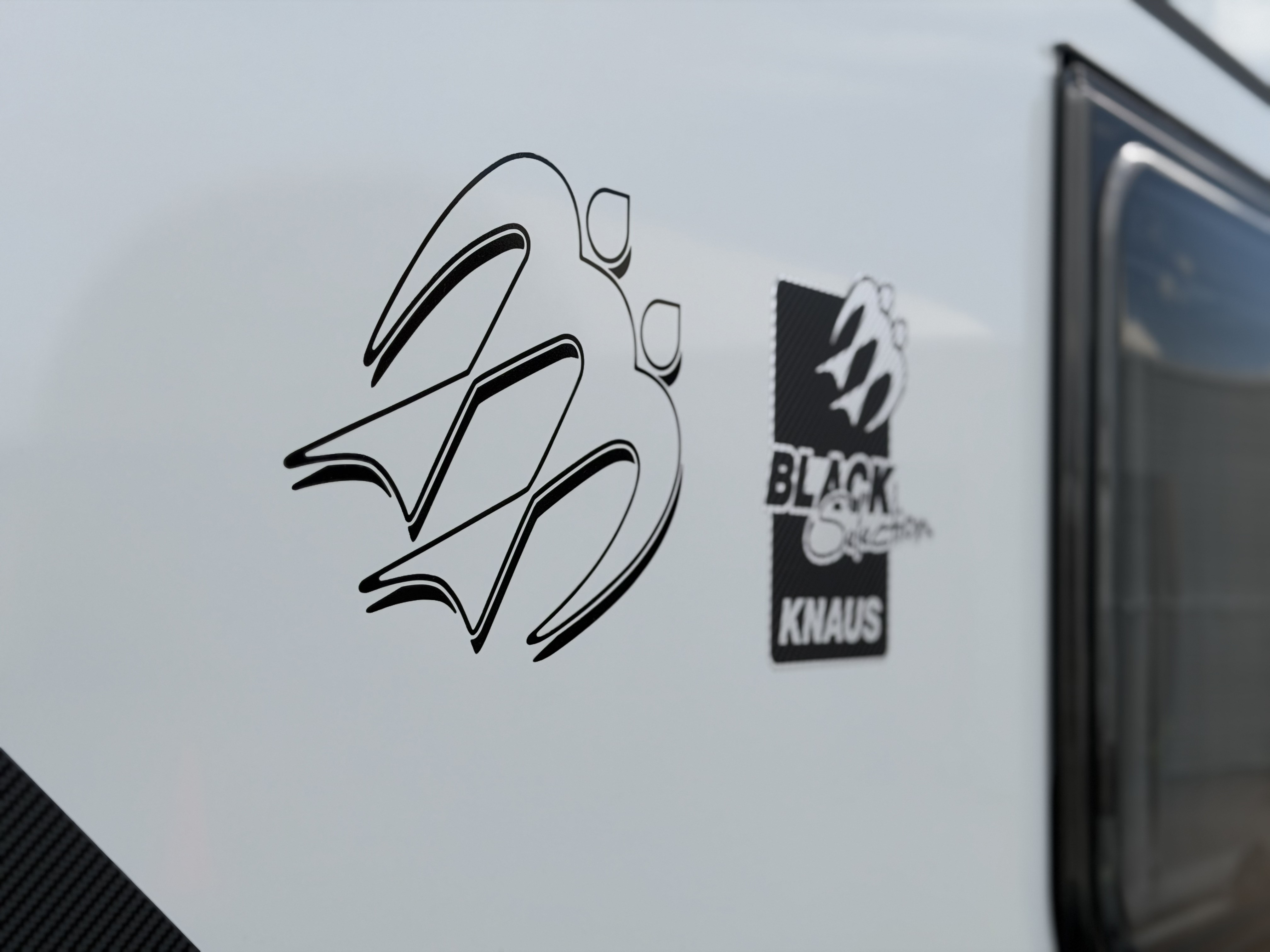 KNAUS SUDWIND 420 QD Black Selection