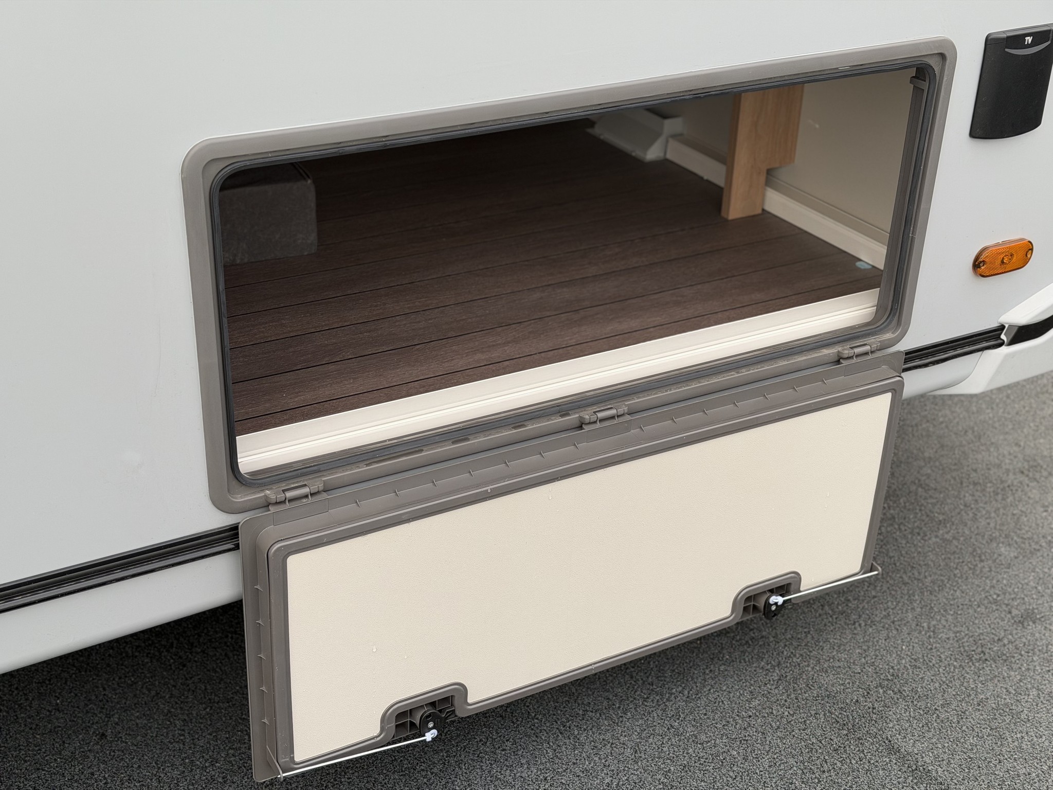 KNAUS SUDWIND 420 QD Black Selection