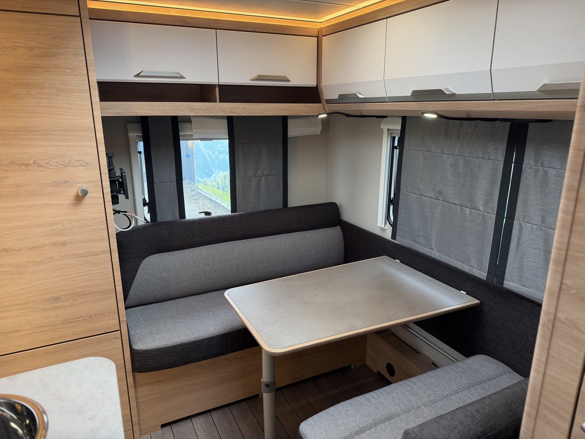 KNAUS SUDWIND 420 QD Black Selection