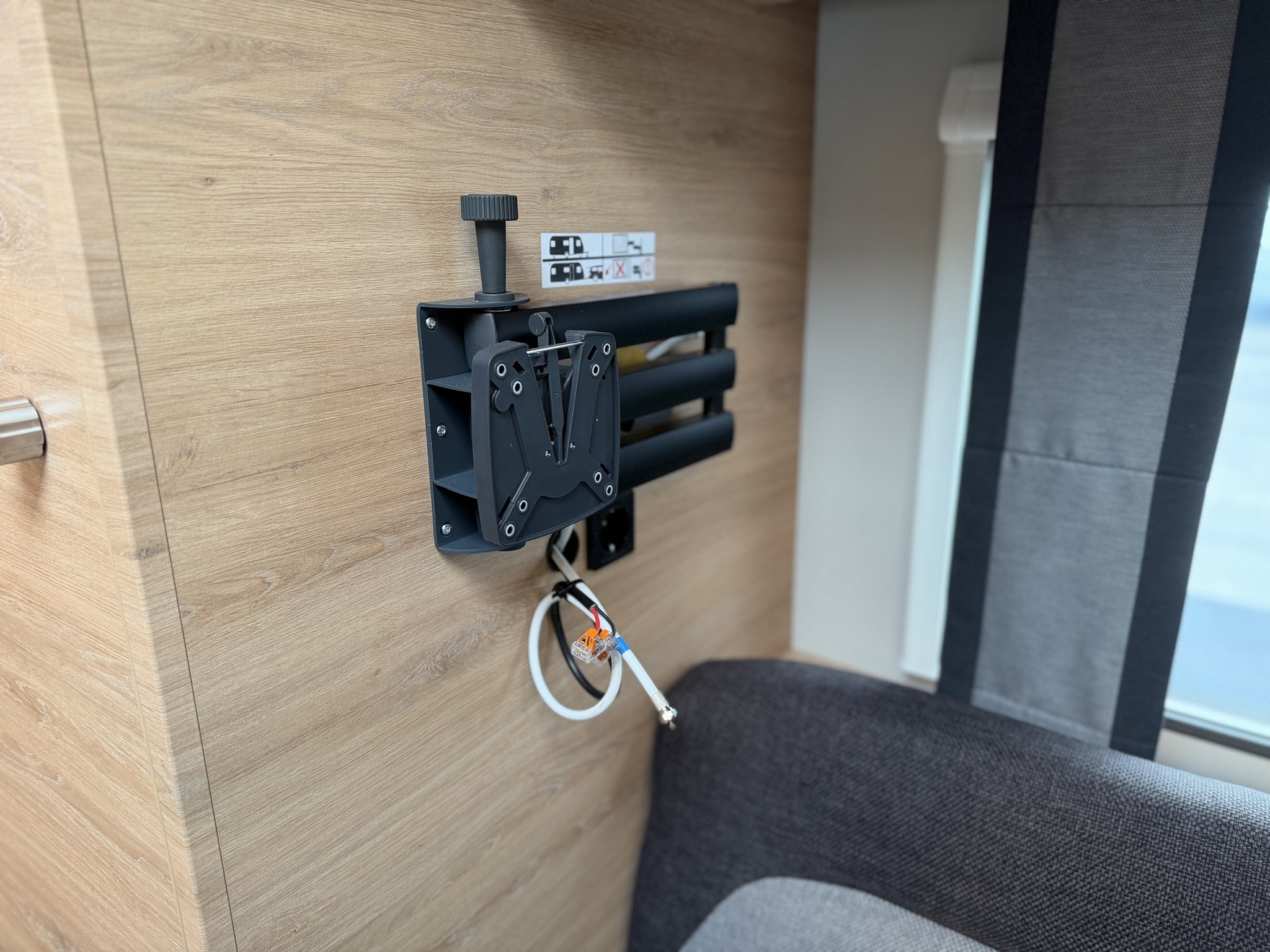KNAUS SUDWIND 420 QD Black Selection
