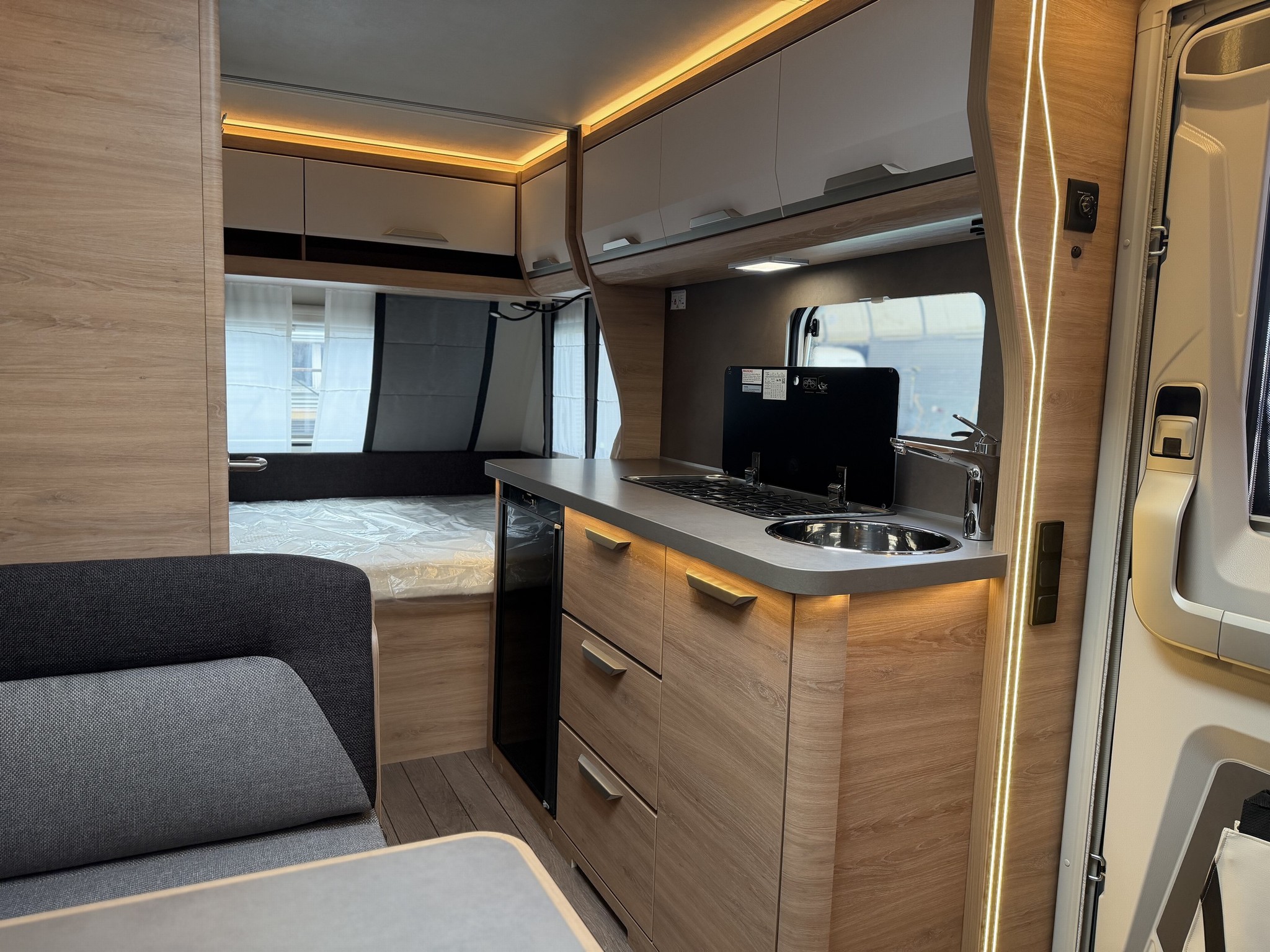 KNAUS SUDWIND 420 QD Black Selection