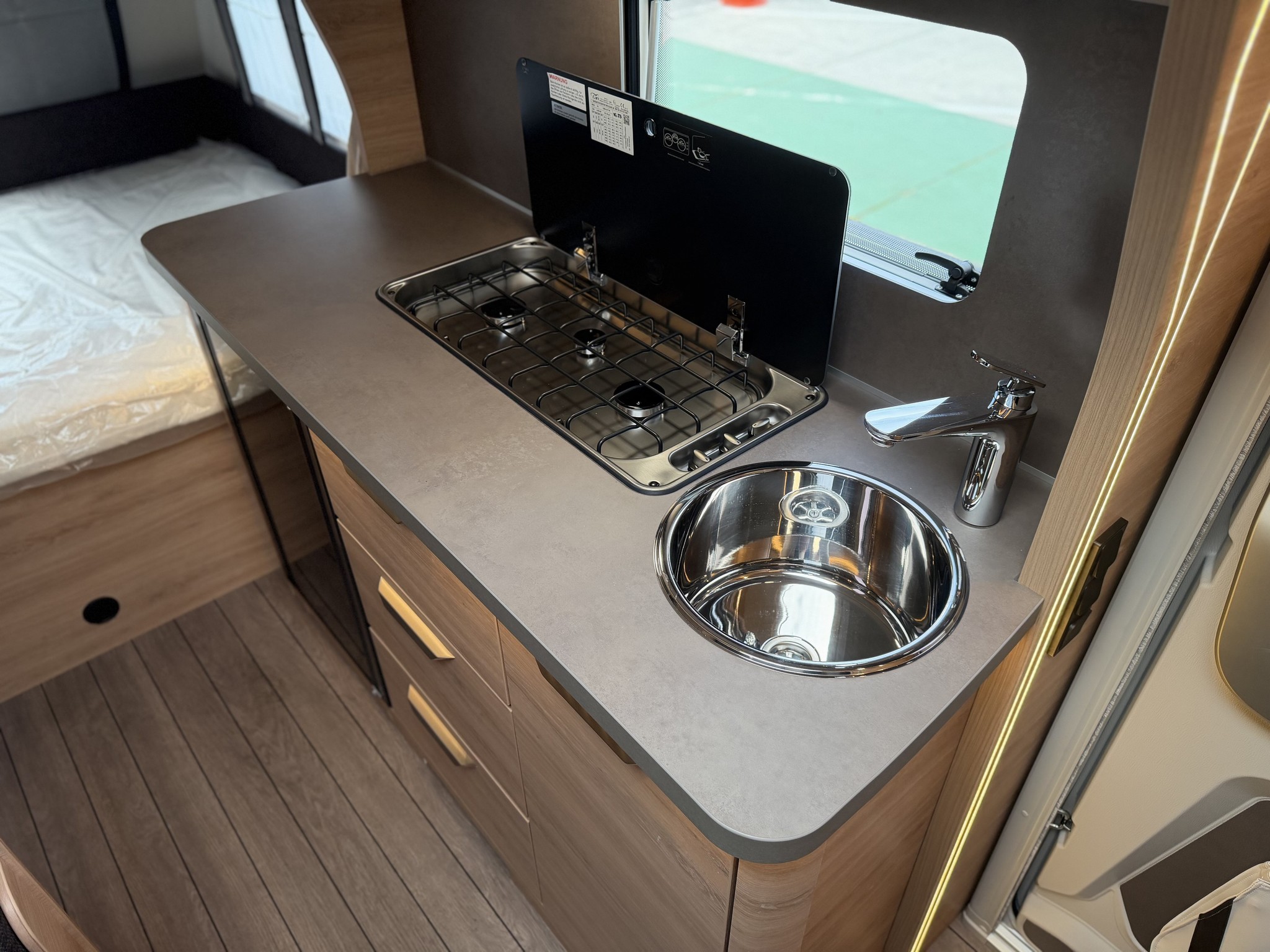 KNAUS SUDWIND 420 QD Black Selection