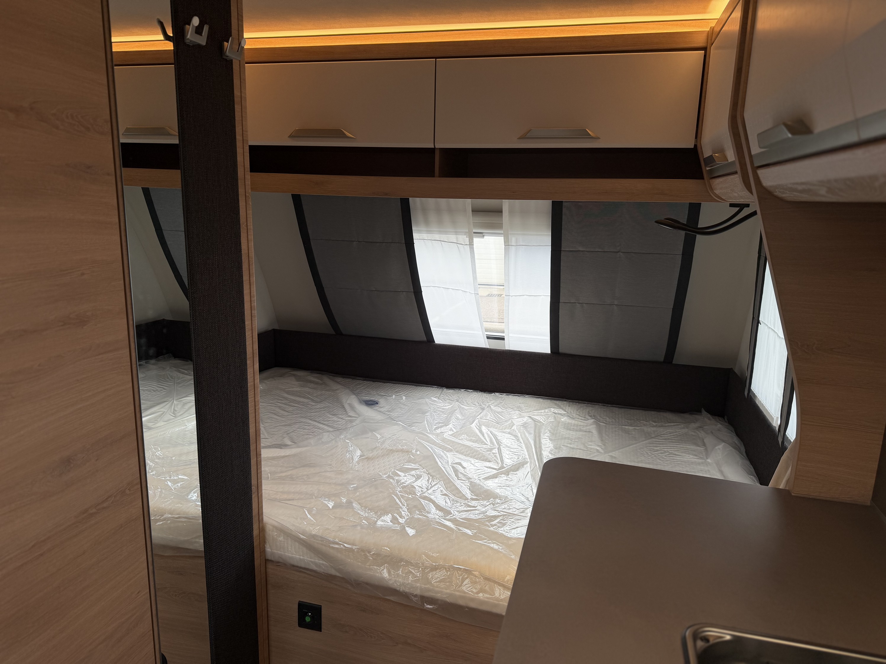 KNAUS SUDWIND 420 QD Black Selection