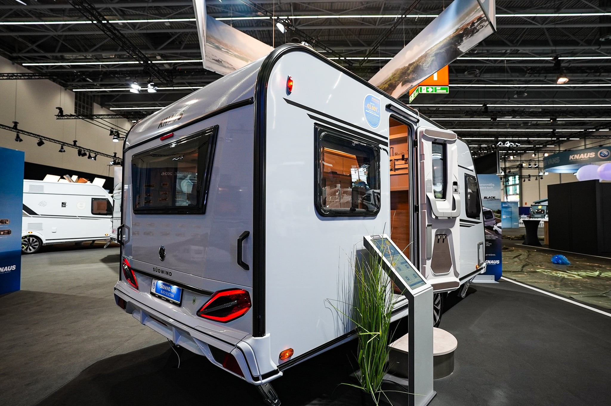 KNAUS SUDWIND 450 FU Black Selection