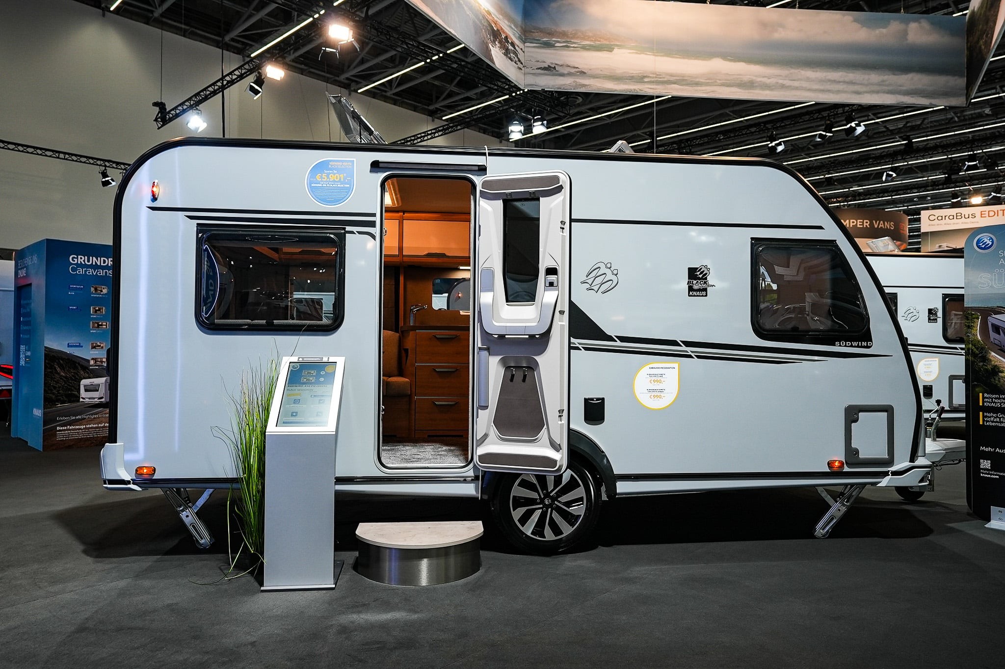 KNAUS SUDWIND 450 FU Black Selection