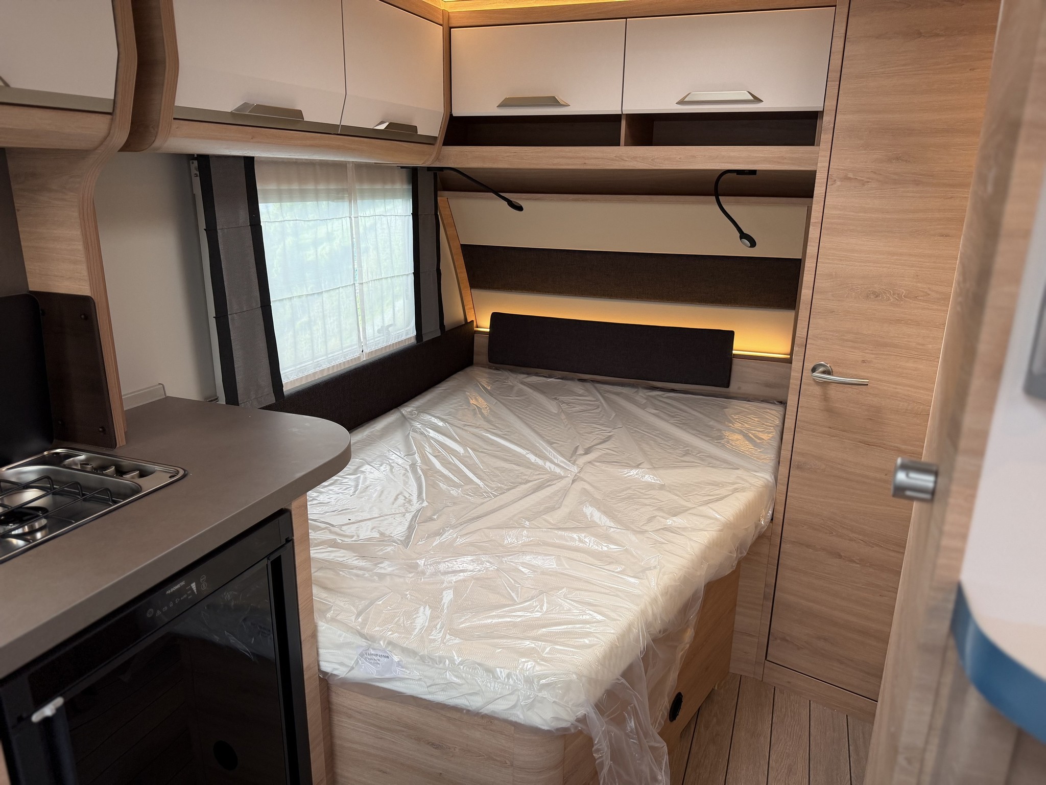 KNAUS SUDWIND 450 FU Black Selection