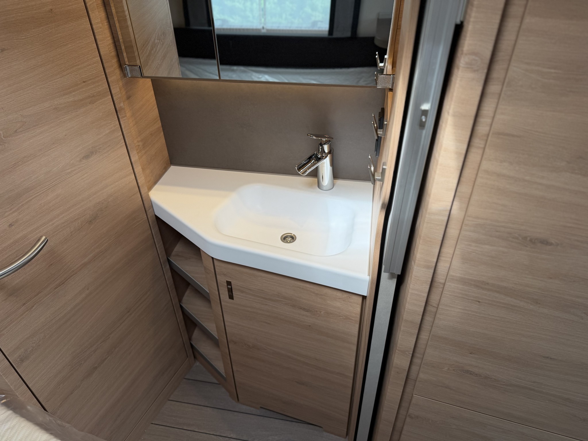 KNAUS SUDWIND 450 FU Black Selection