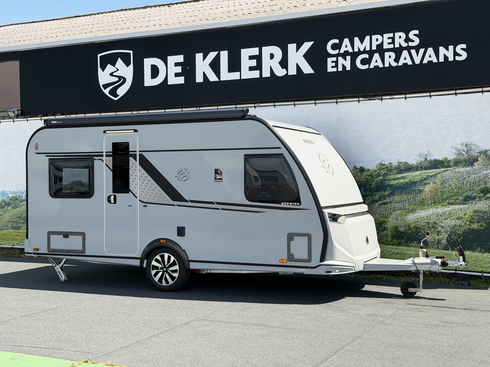 KNAUS SUDWIND 450 FU Black Selection