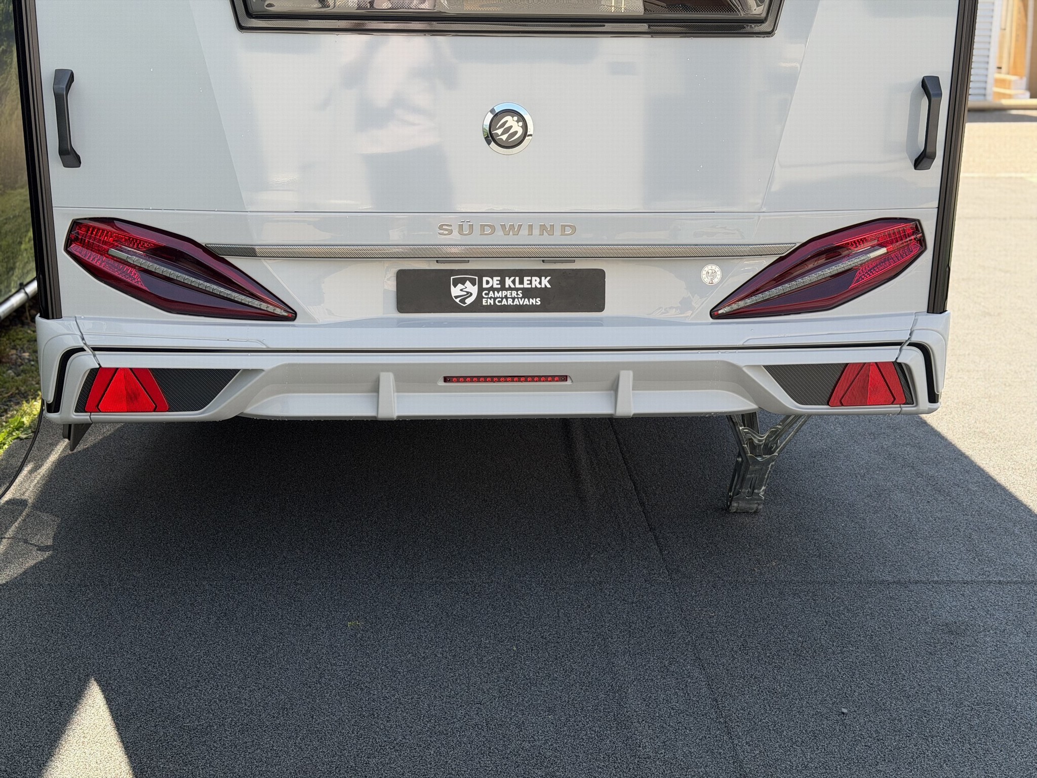 KNAUS SUDWIND 450 FU Black Selection