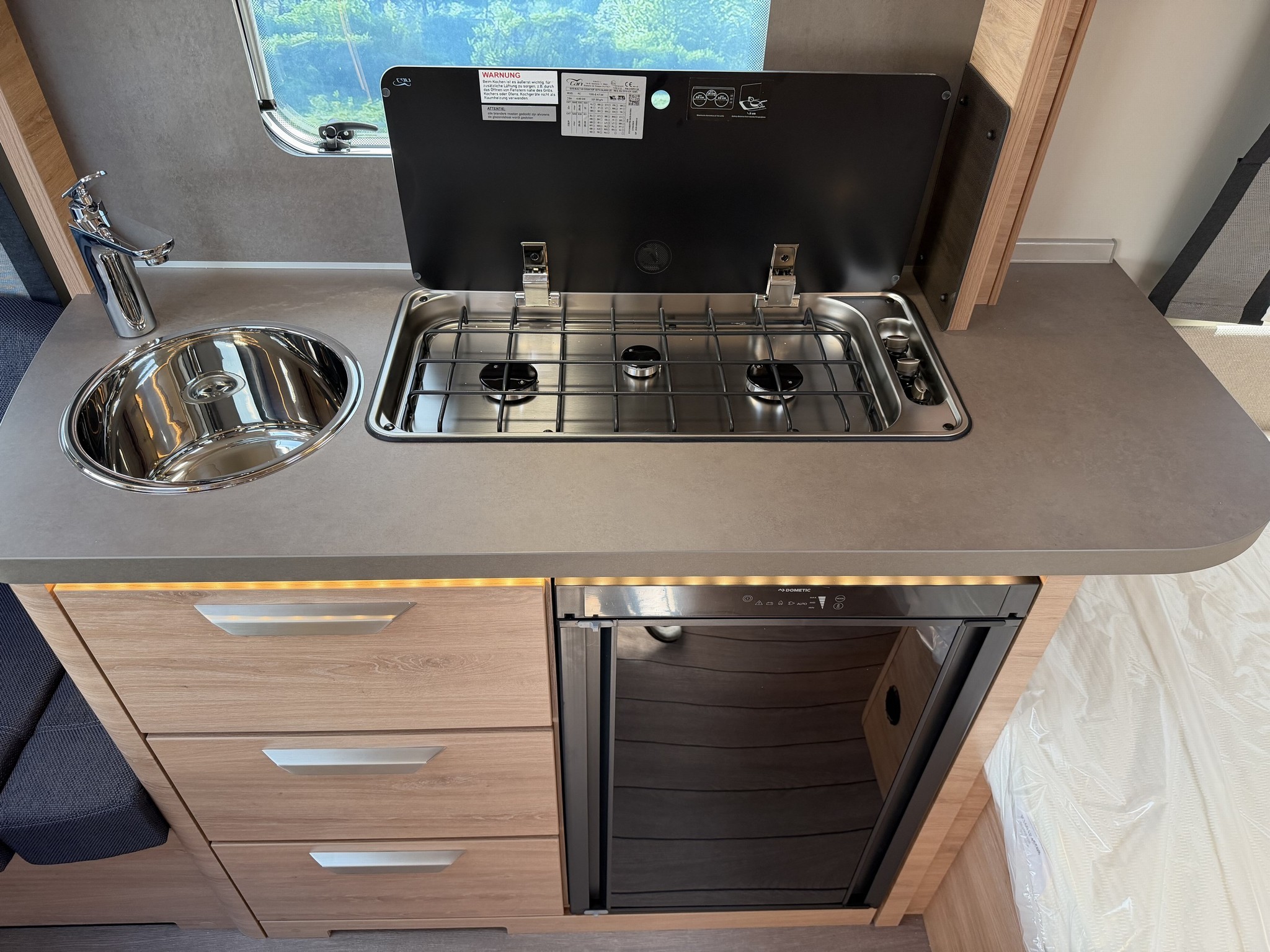 KNAUS SUDWIND 450 FU Black Selection