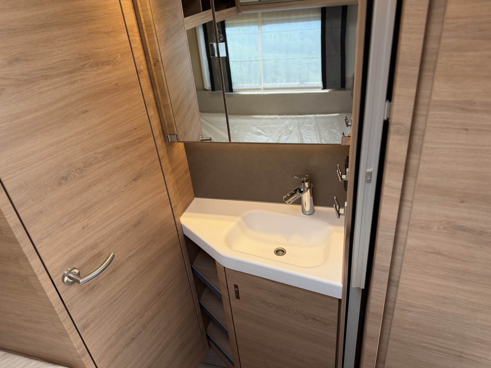 KNAUS SUDWIND 450 FU Black Selection