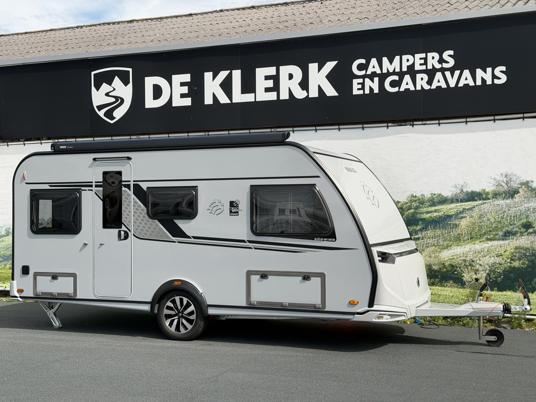 KNAUS SUDWIND 460 EU Black Selection