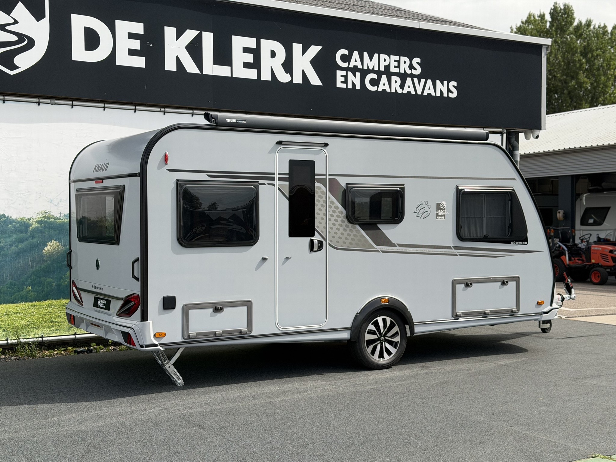 KNAUS SUDWIND 460 EU Black Selection
