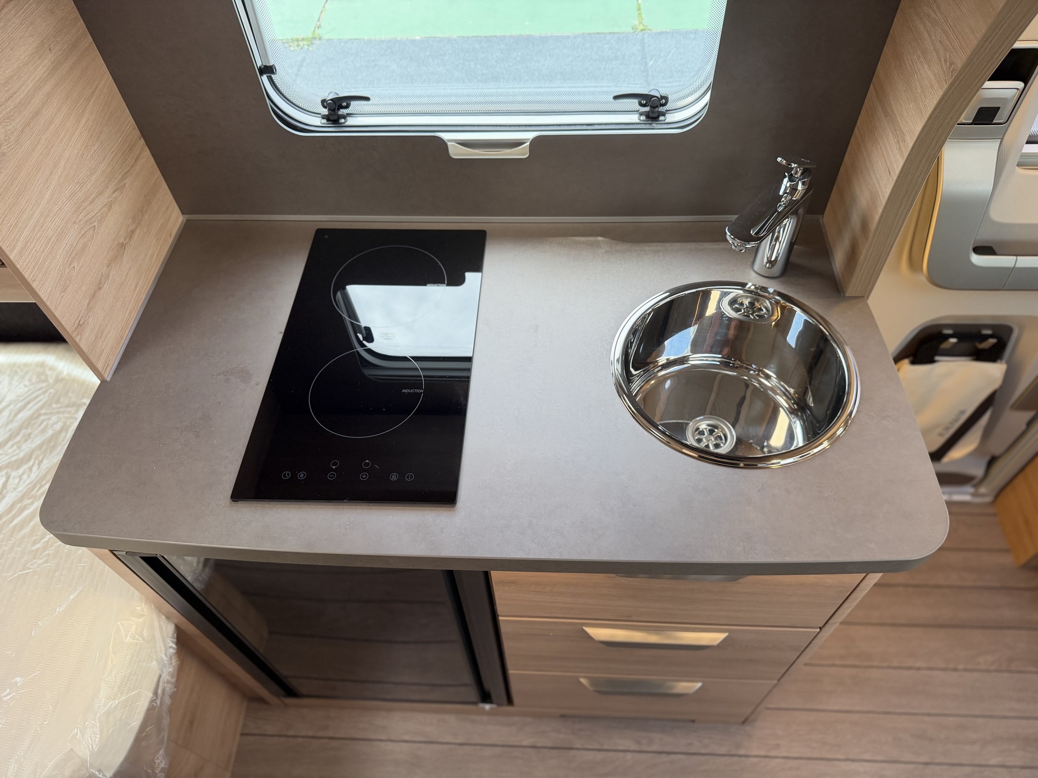 KNAUS SUDWIND 460 EU Black Selection