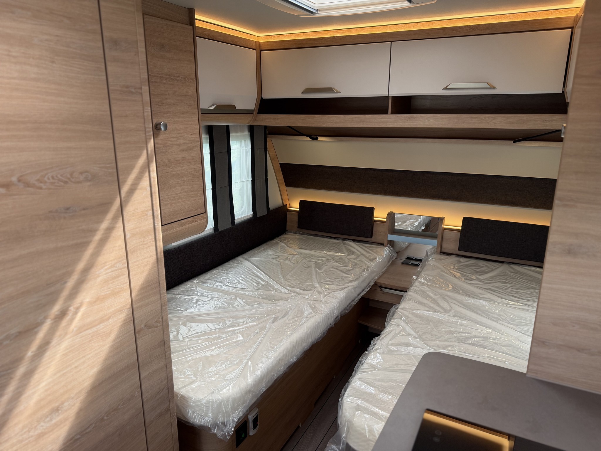 KNAUS SUDWIND 460 EU Black Selection
