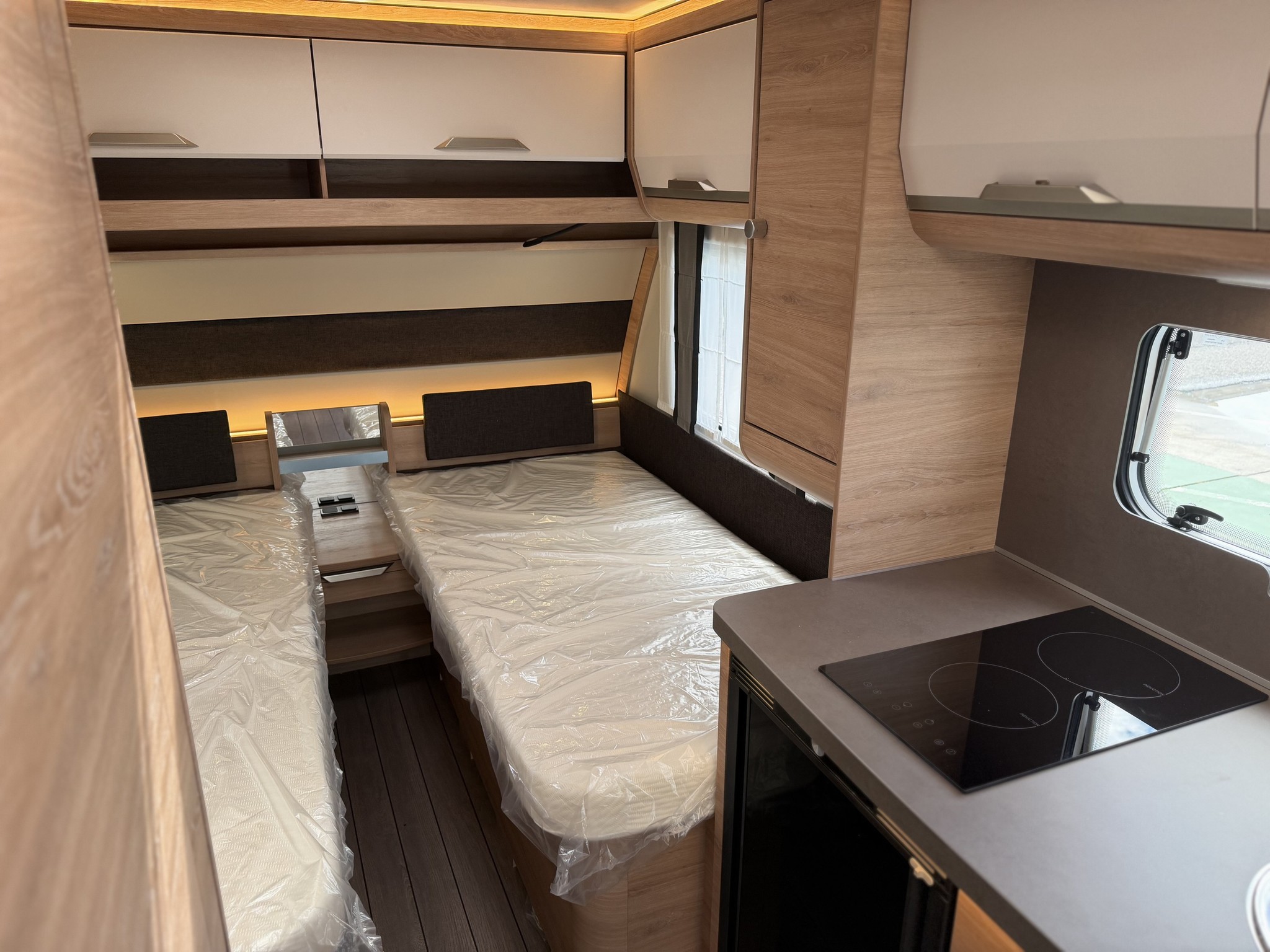 KNAUS SUDWIND 460 EU Black Selection