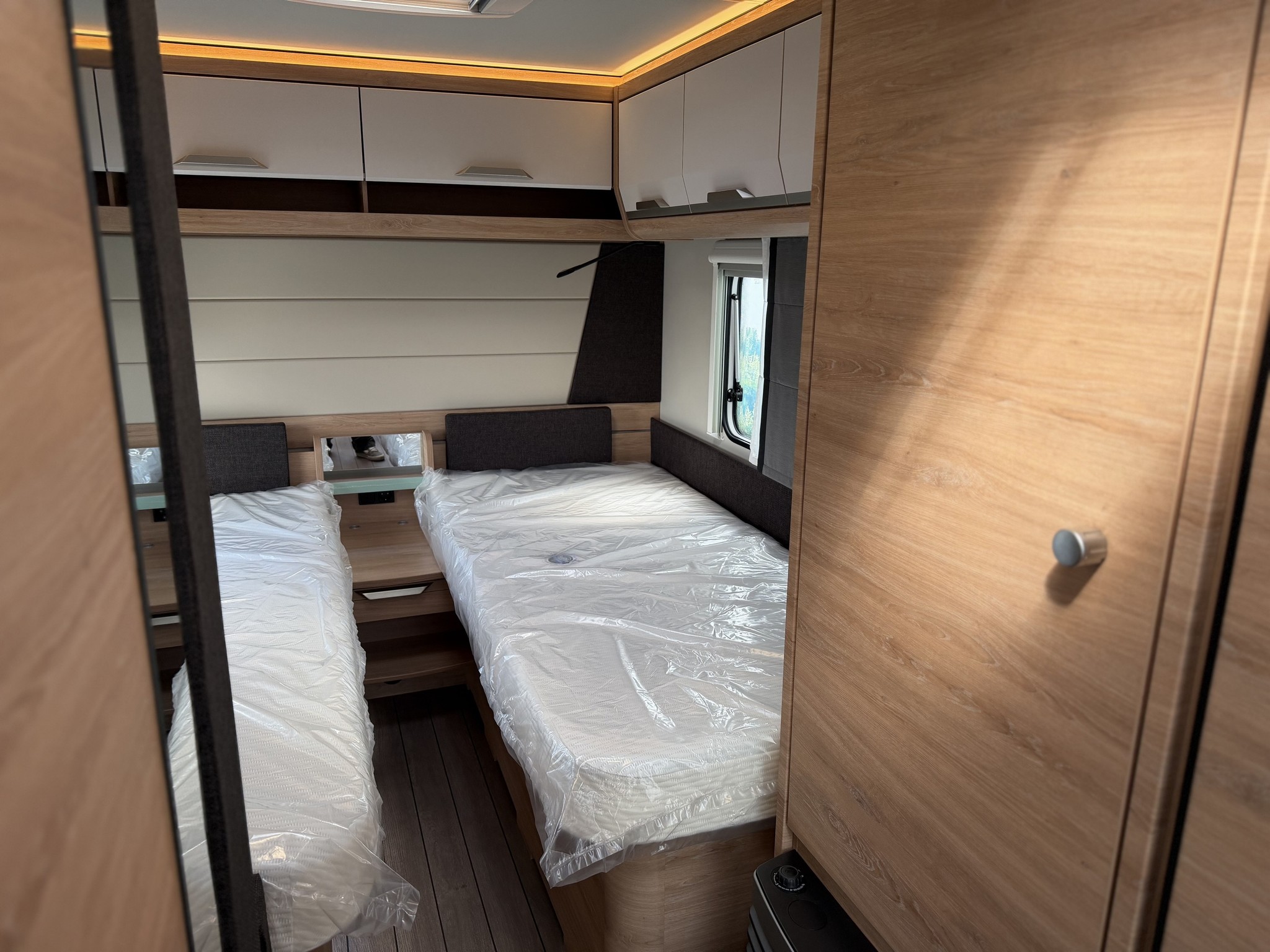 KNAUS SUDWIND 540 UE Black selection