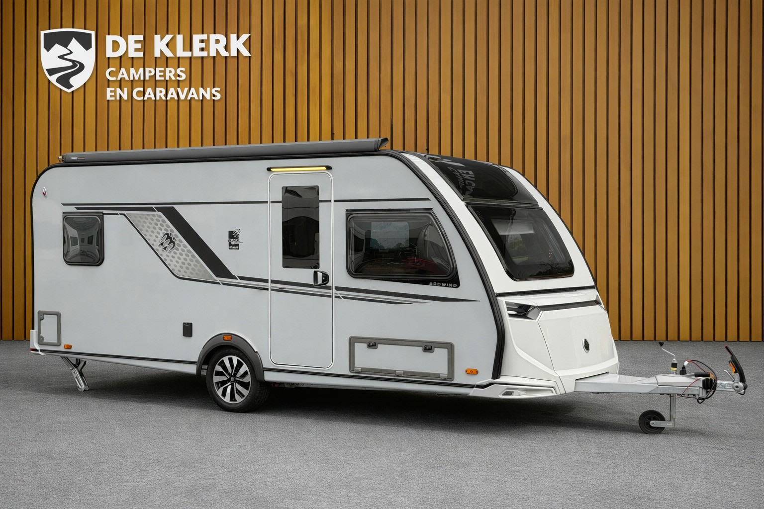 KNAUS SUDWIND 500 UF Black Selection