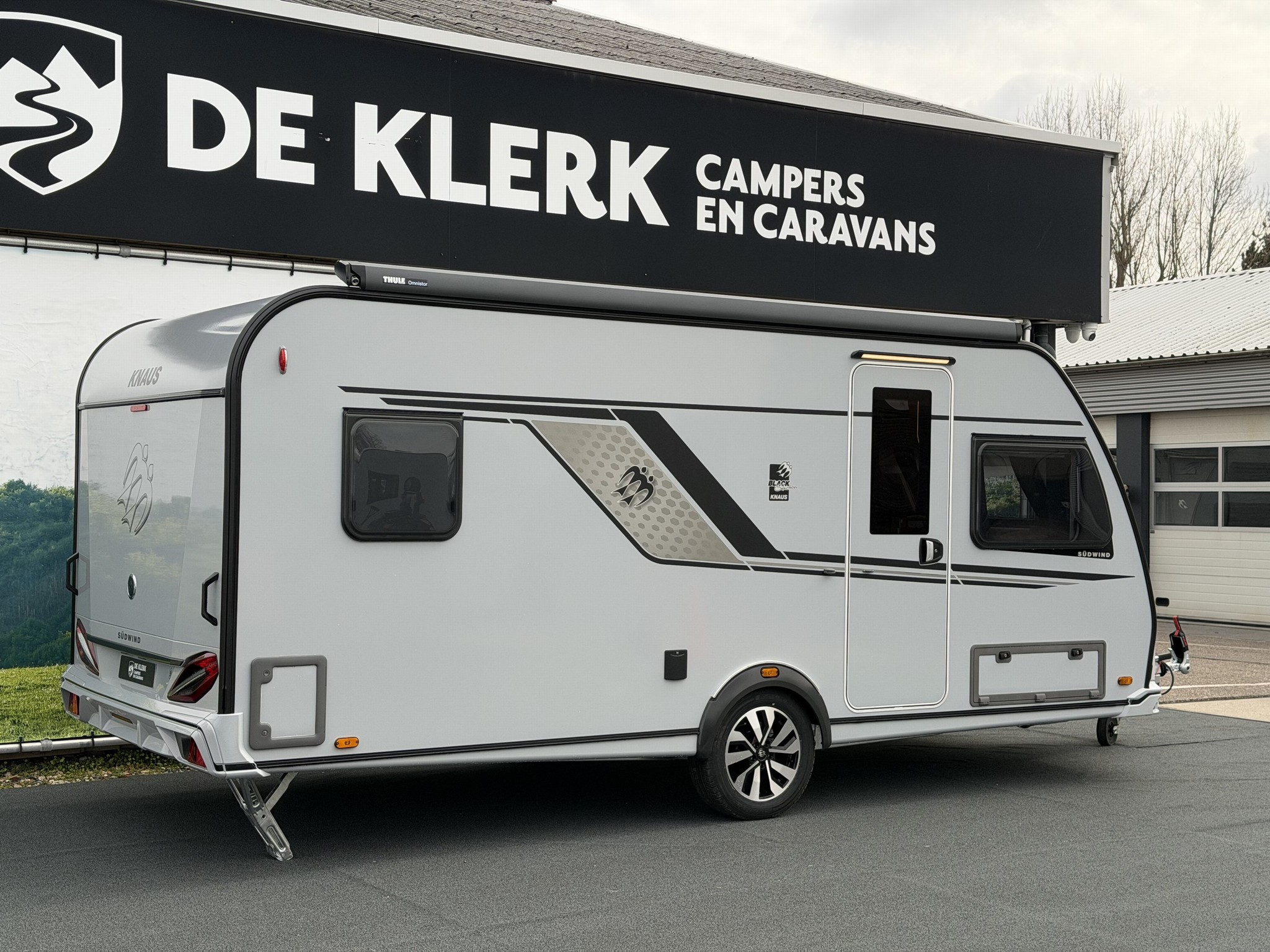 KNAUS SUDWIND 500 UF Black Selection