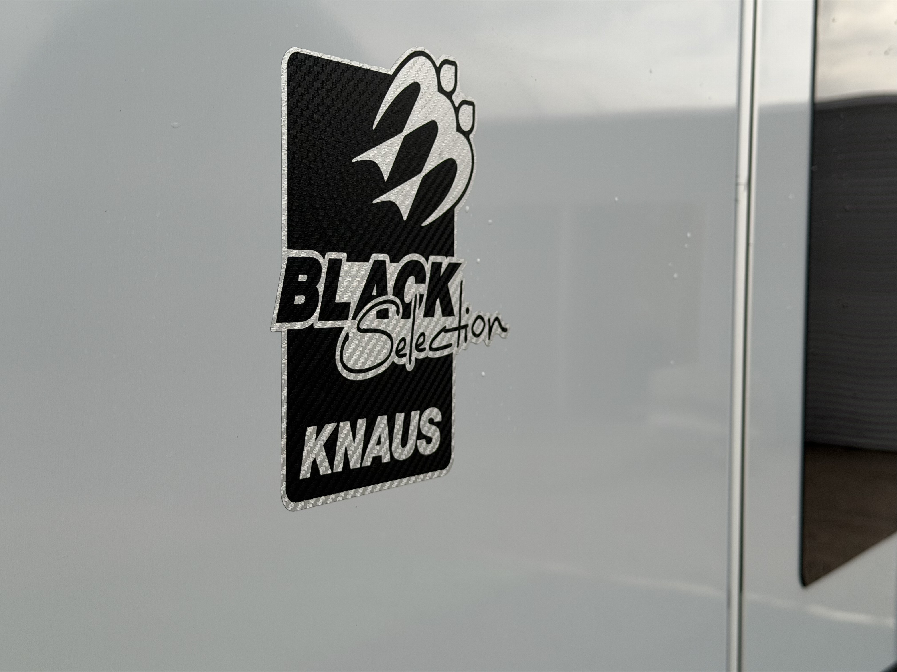 KNAUS SUDWIND 500 UF Black Selection