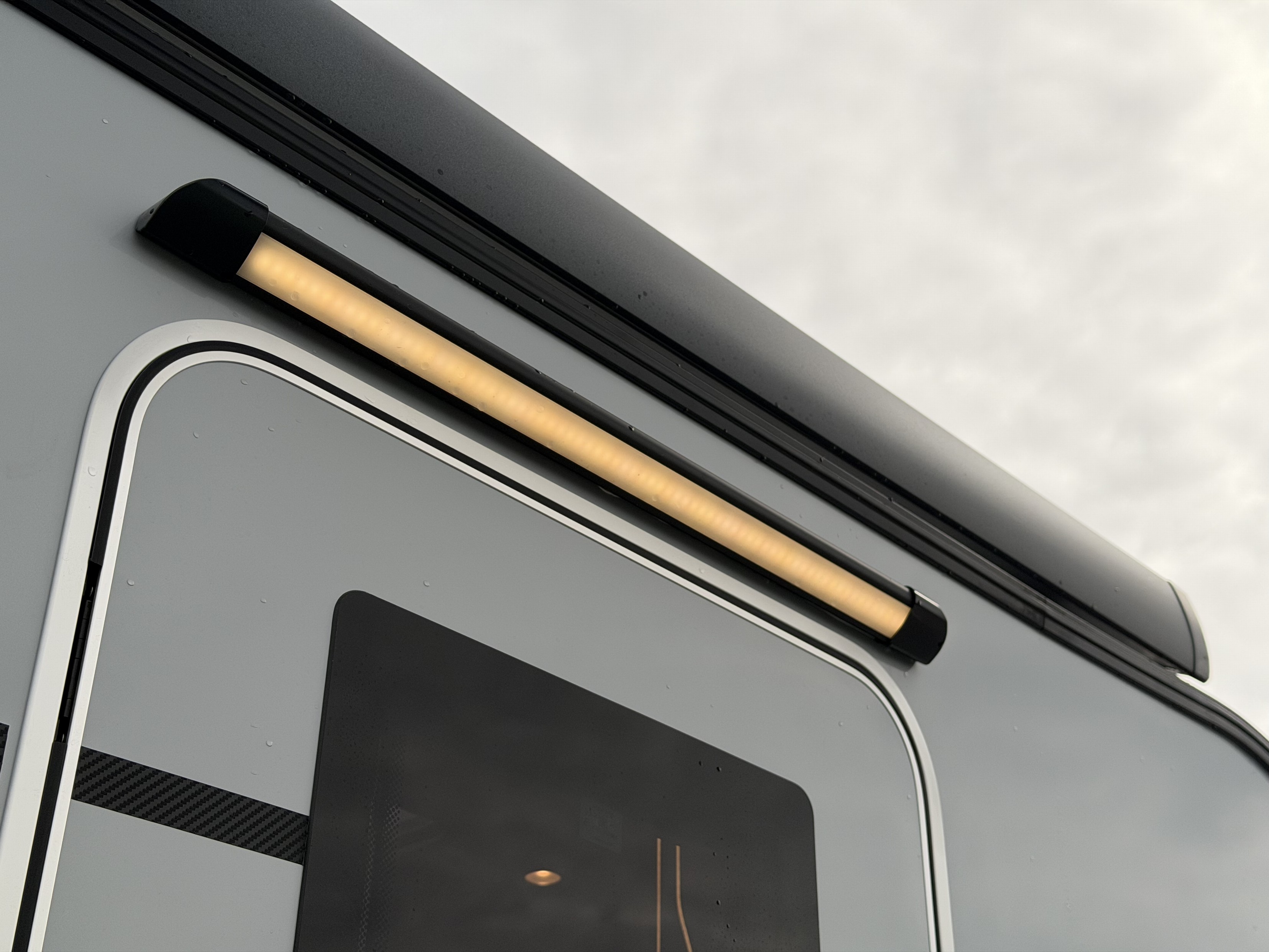 KNAUS SUDWIND 500 UF Black Selection