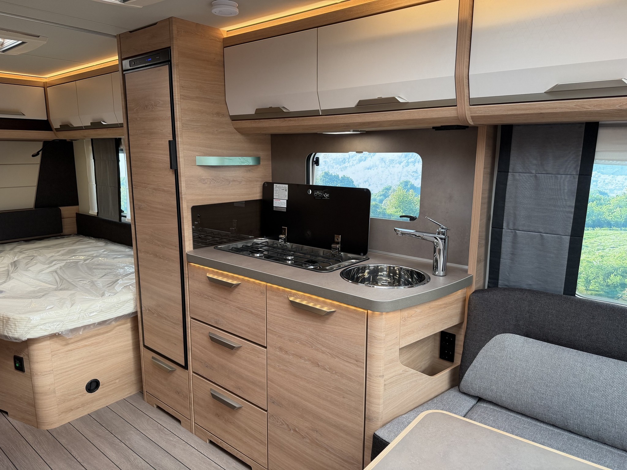 KNAUS SUDWIND 500 UF Black Selection