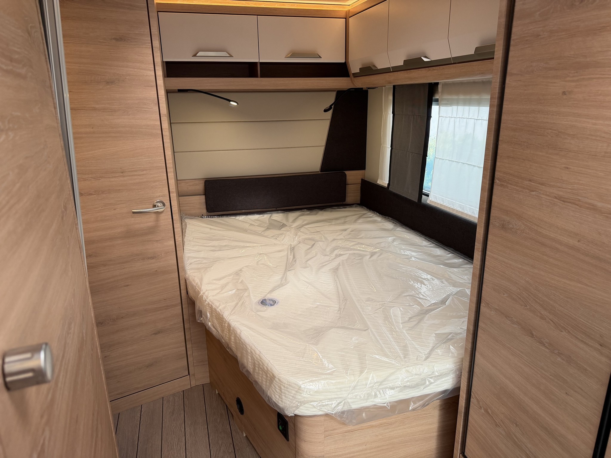 KNAUS SUDWIND 500 UF Black Selection