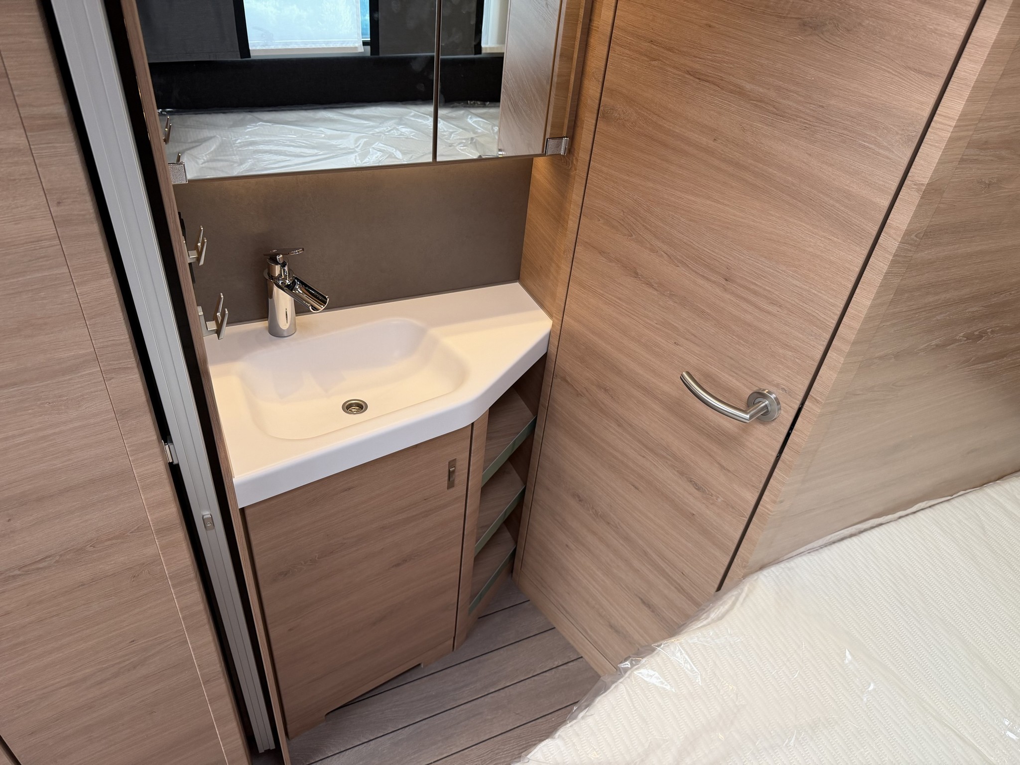 KNAUS SUDWIND 500 UF Black Selection