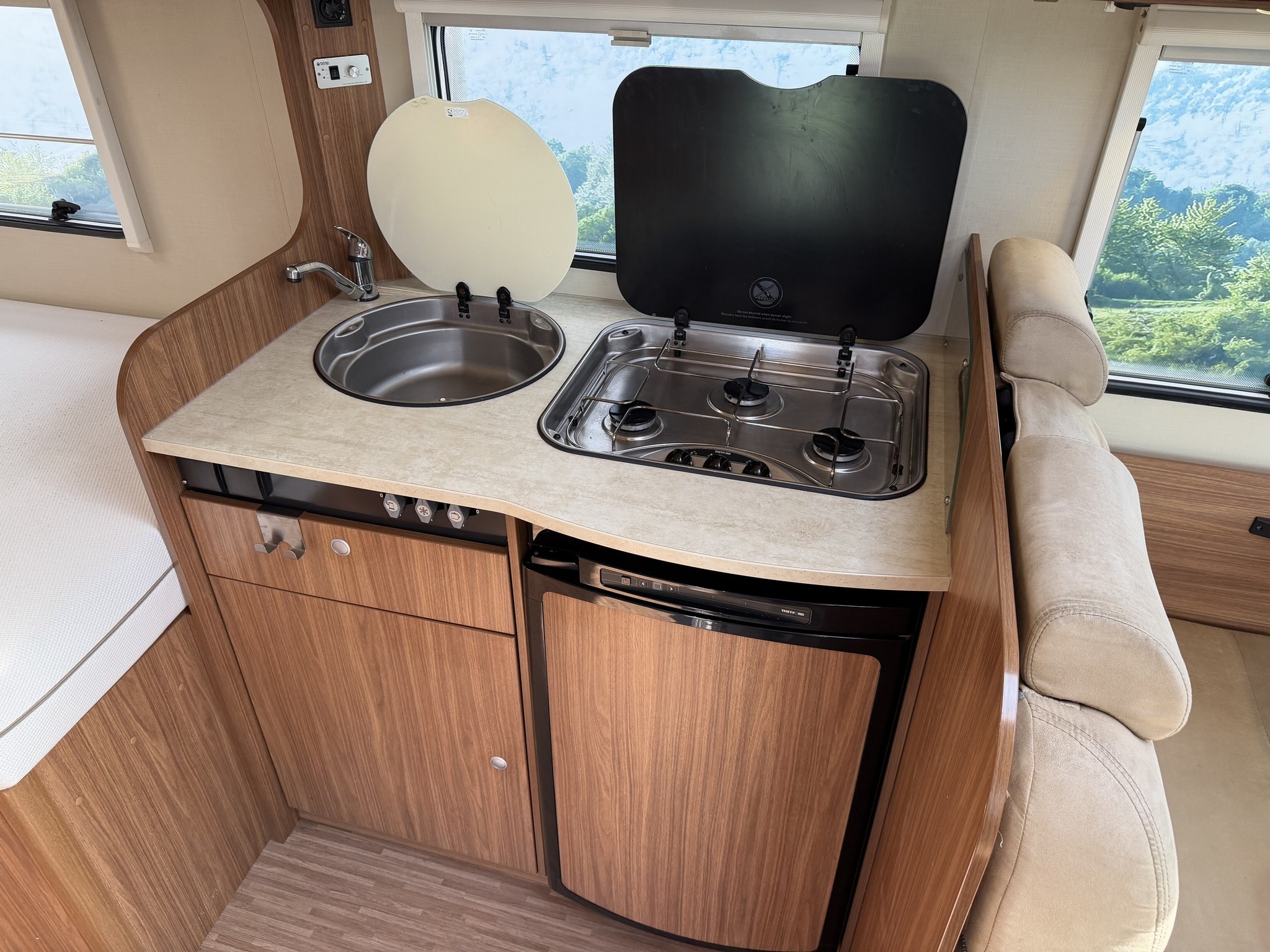 CARADO T 345 / Gratis Stalling