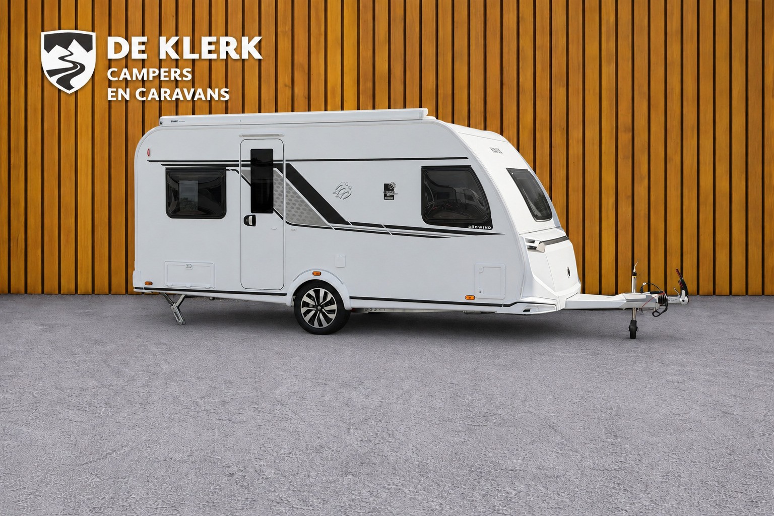 KNAUS SUDWIND 450 FU Black Selection