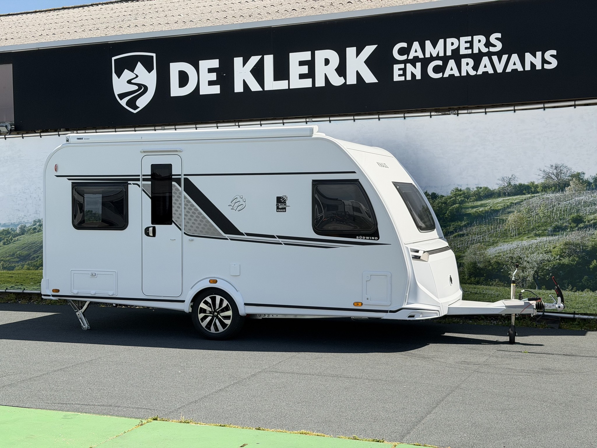 KNAUS SUDWIND 450 FU Black Selection