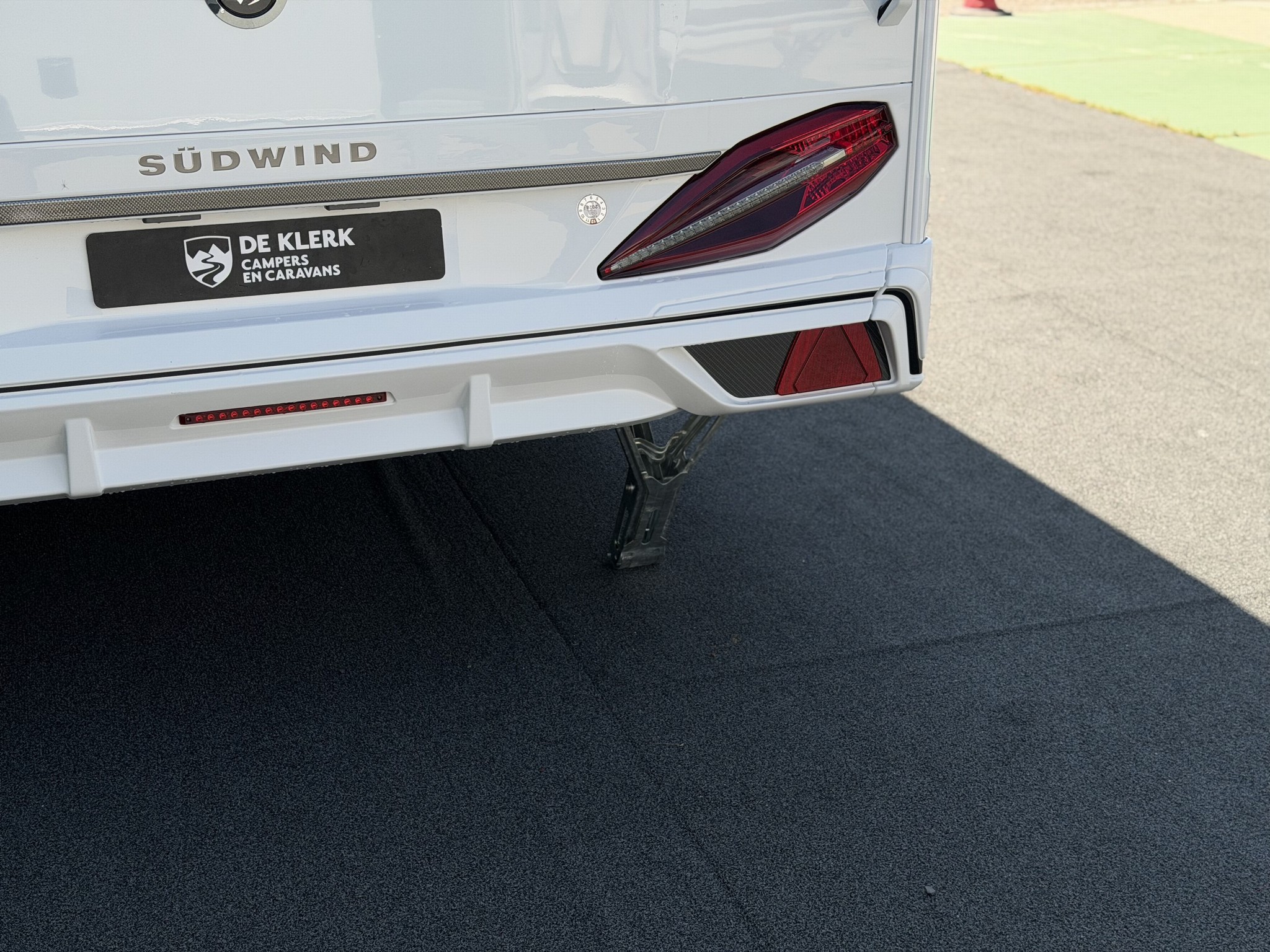 KNAUS SUDWIND 450 FU Black Selection
