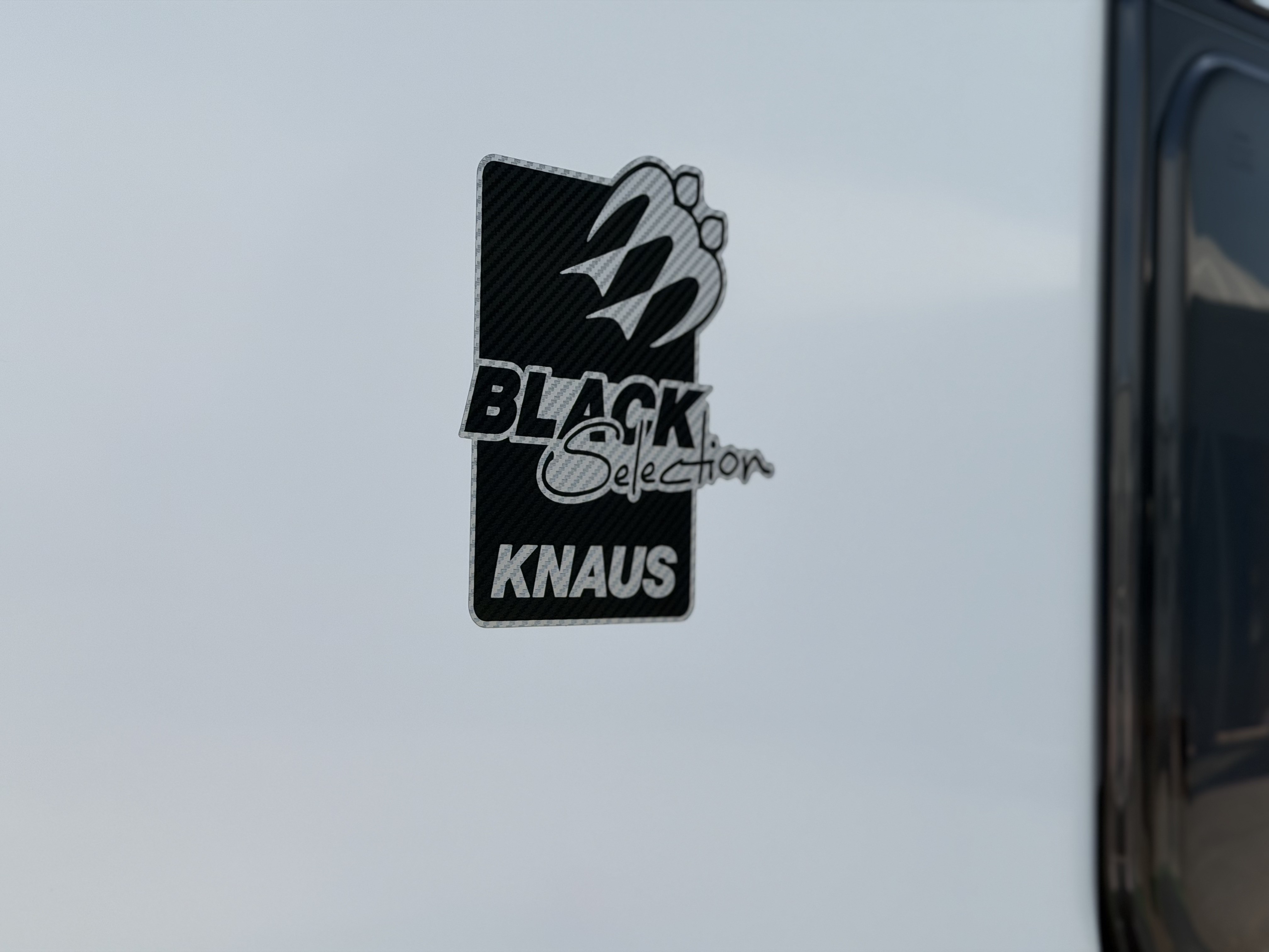 KNAUS SUDWIND 450 FU Black Selection