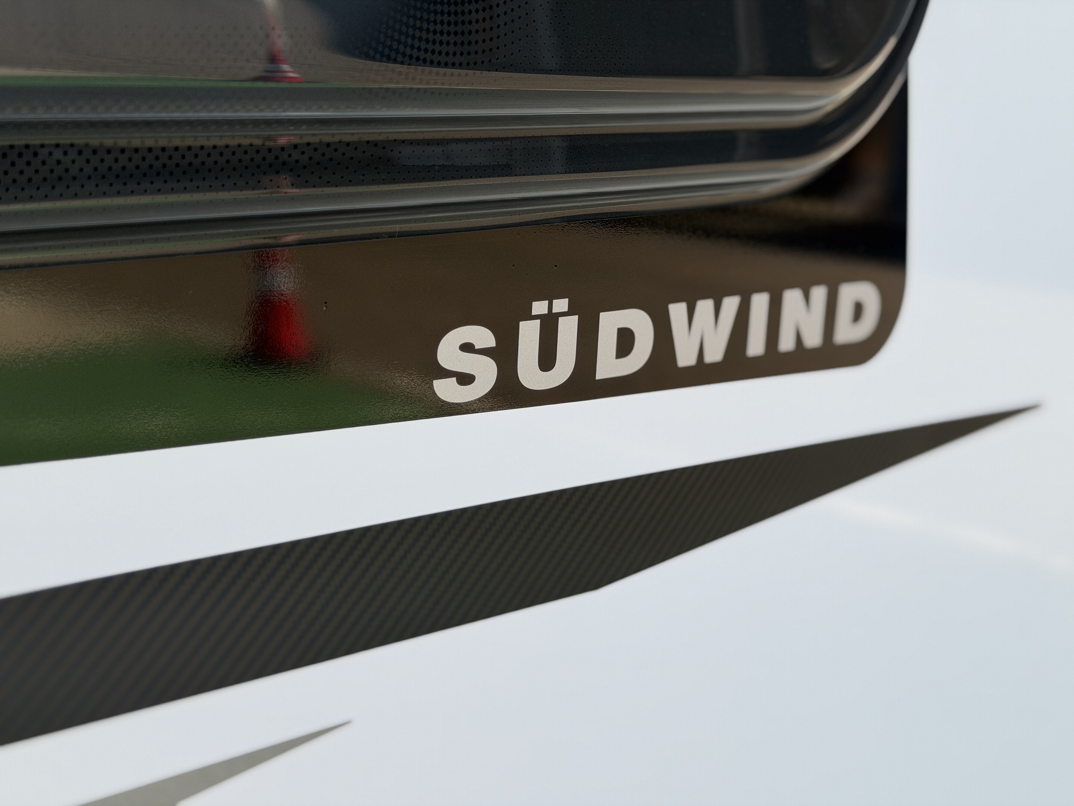 KNAUS SUDWIND 450 FU Black Selection