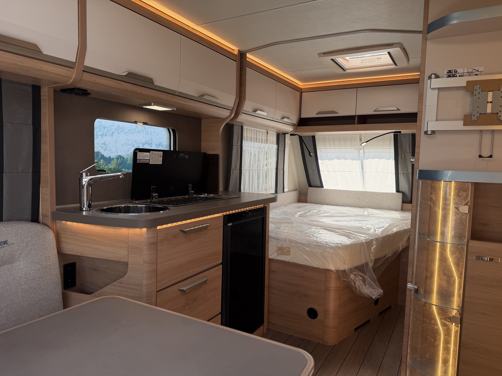 KNAUS SUDWIND 450 FU Black Selection