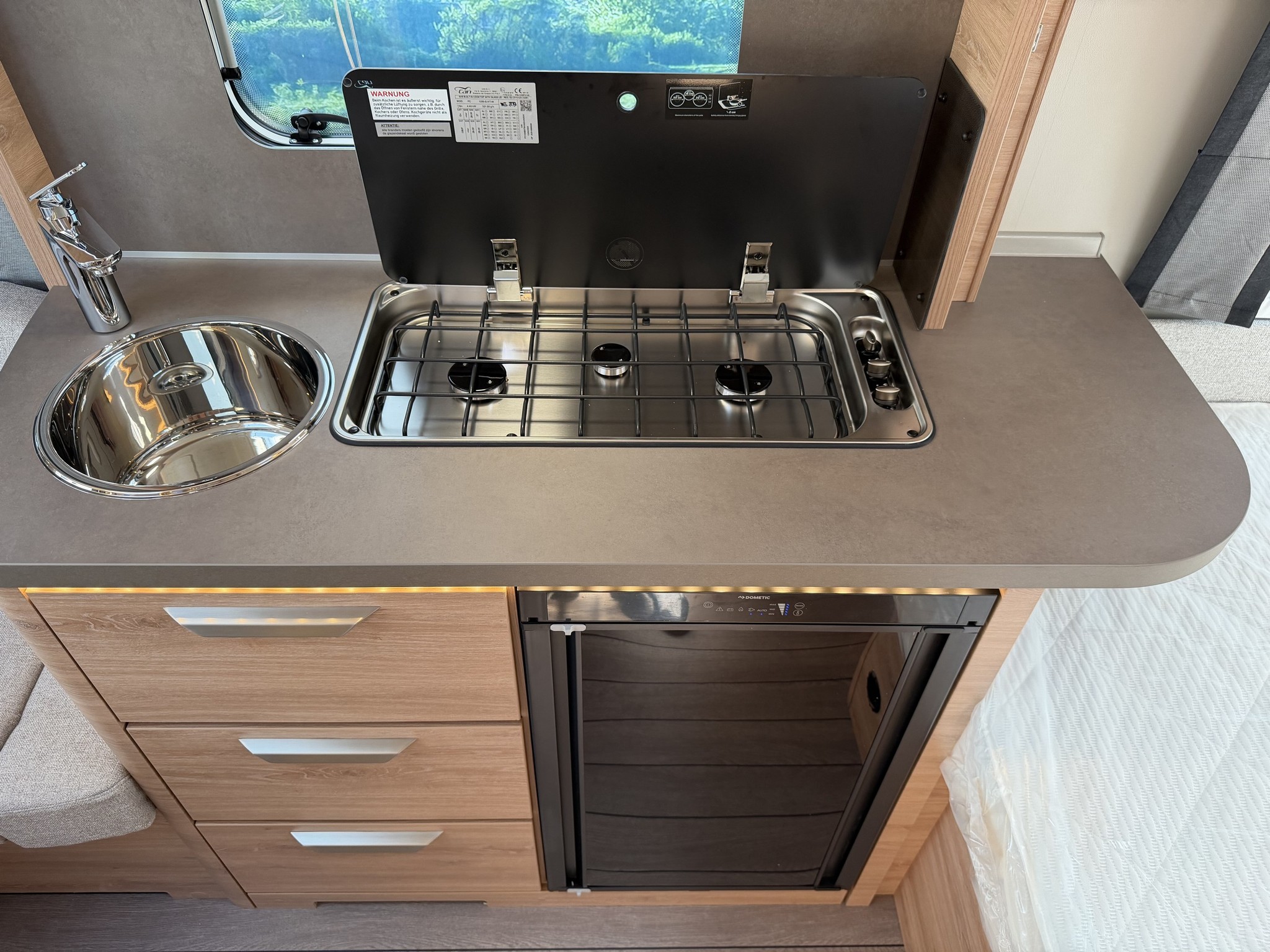 KNAUS SUDWIND 450 FU Black Selection