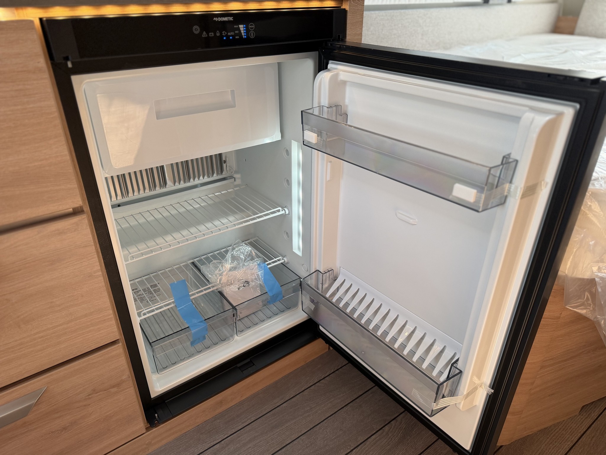 KNAUS SUDWIND 450 FU Black Selection
