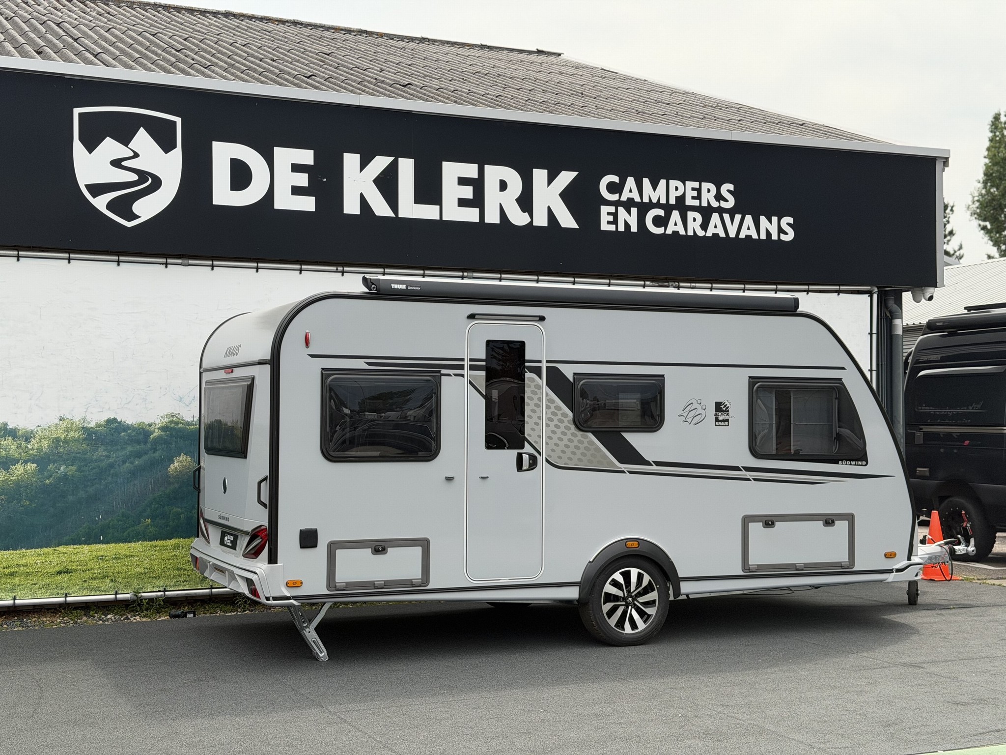 KNAUS SUDWIND 460 EU Black Selection